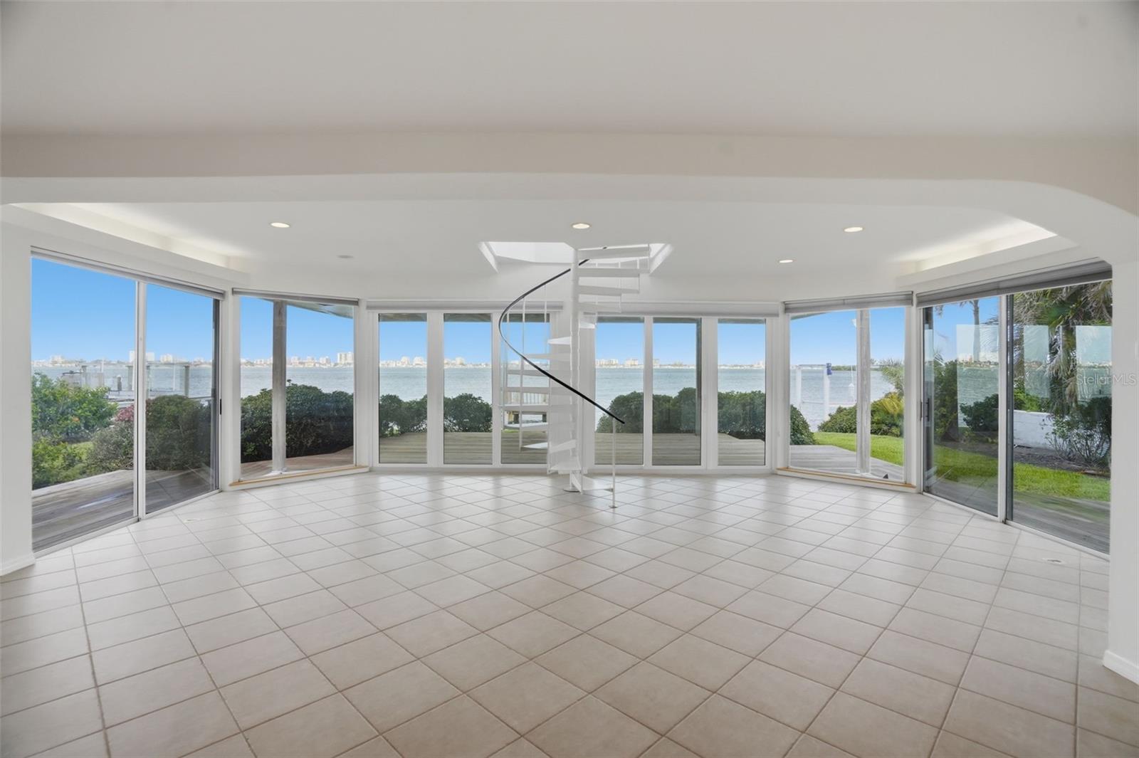 1832 VENETIAN POINT DR, CLEARWATER, FL — photo 24