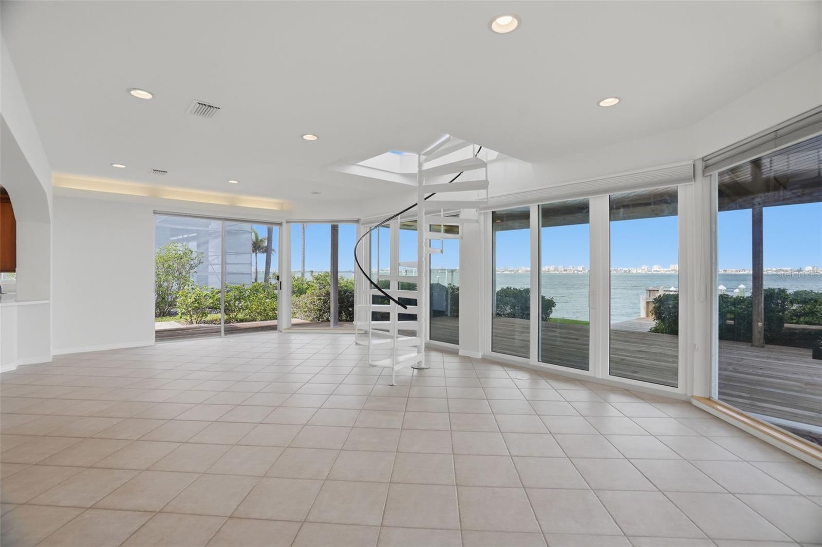 1832 VENETIAN POINT DR, CLEARWATER, FL — photo 29