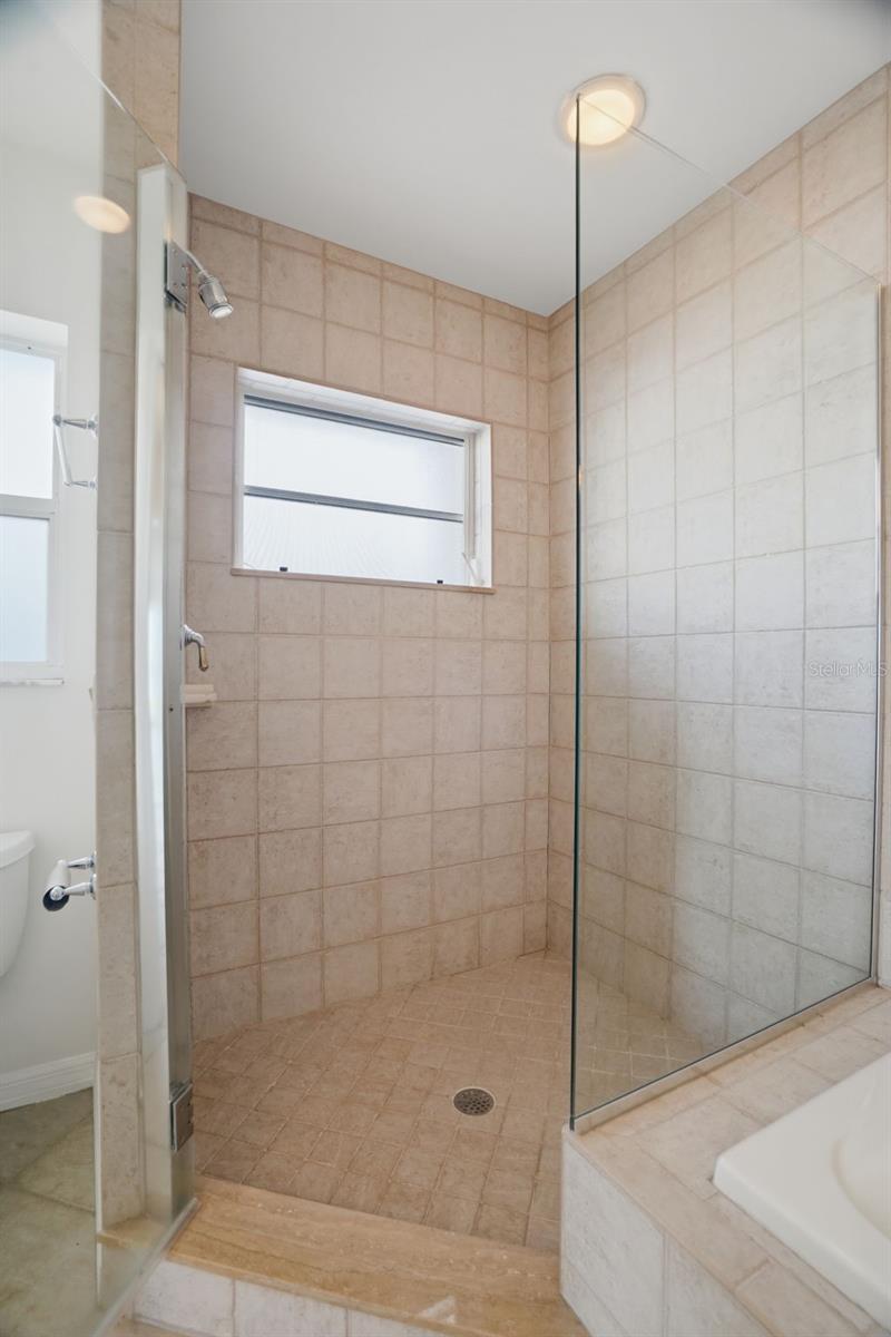1832 VENETIAN POINT DR, CLEARWATER, FL — photo 53