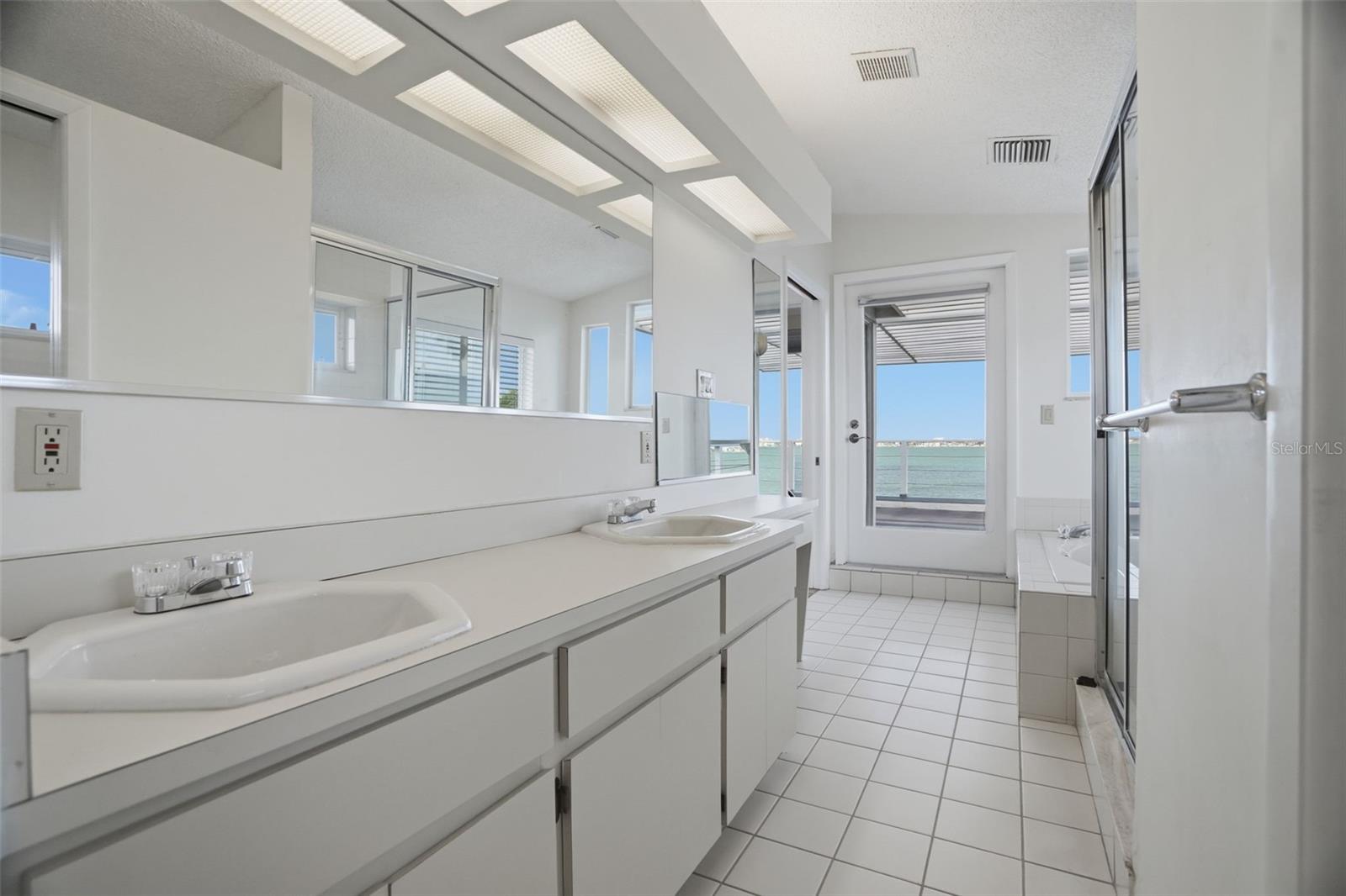 1832 VENETIAN POINT DR, CLEARWATER, FL — photo 62