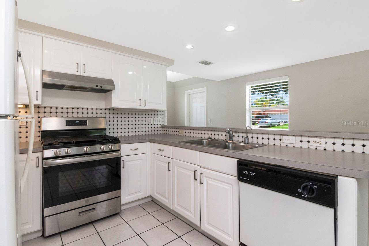 10532 67TH AVE, SEMINOLE, FL — photo 41