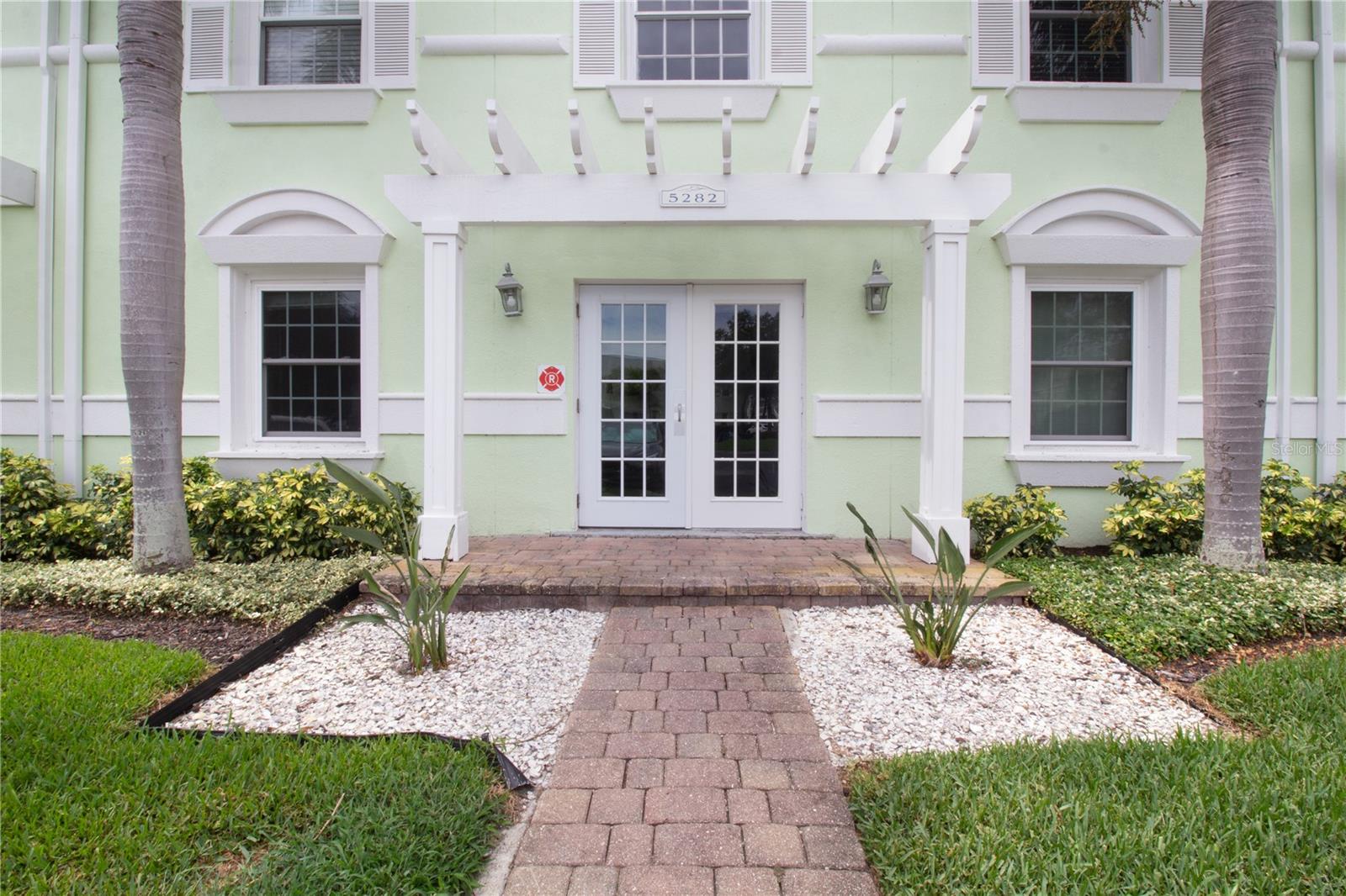 5282 BEACH DR SE #APT D, ST PETERSBURG, FL — photo 3
