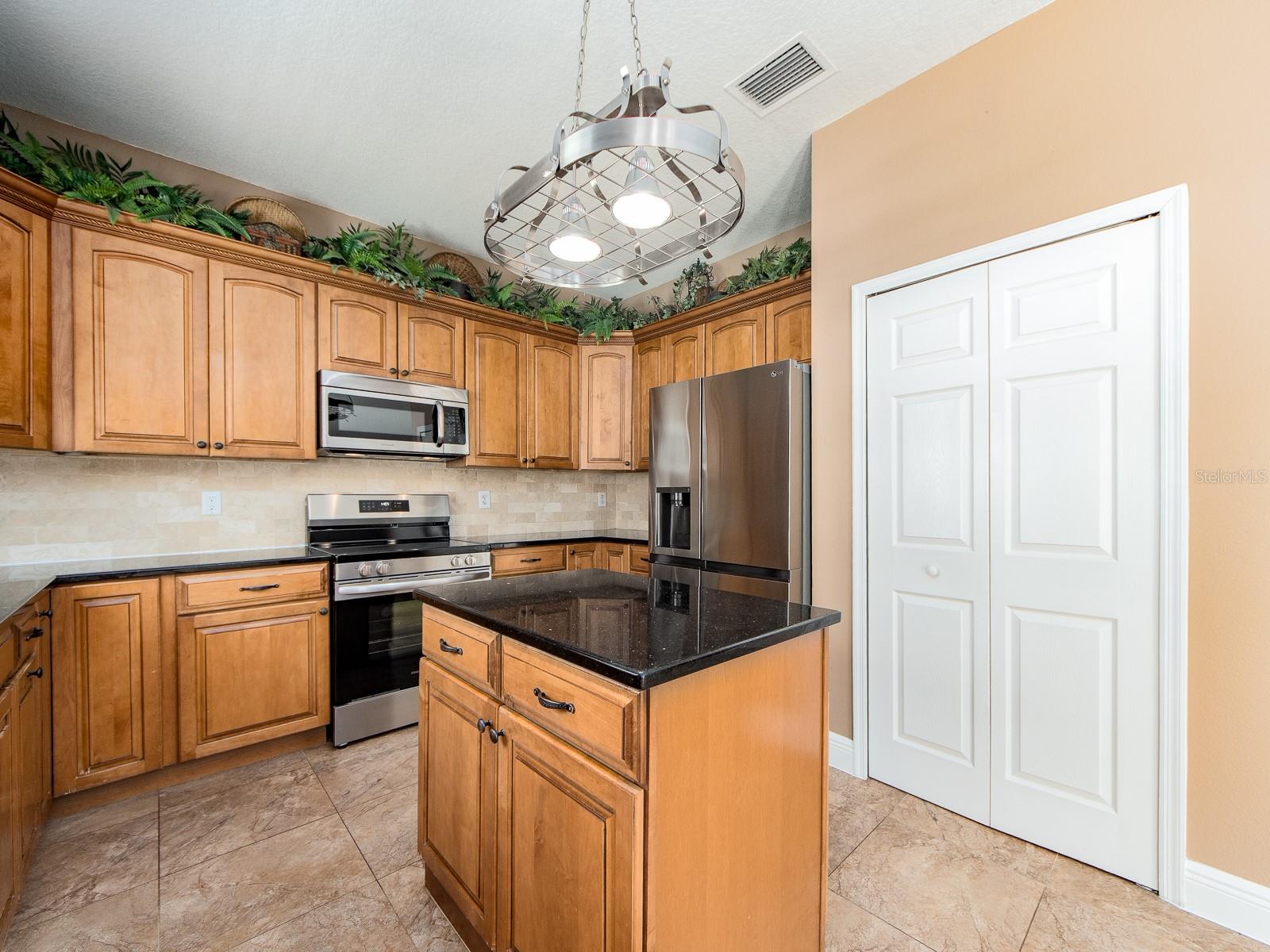 3256 BENTLEY DR, PALM HARBOR, FL — photo 5