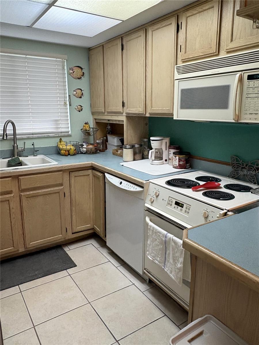 1200 37TH ST N #107, ST PETERSBURG, FL — photo 4