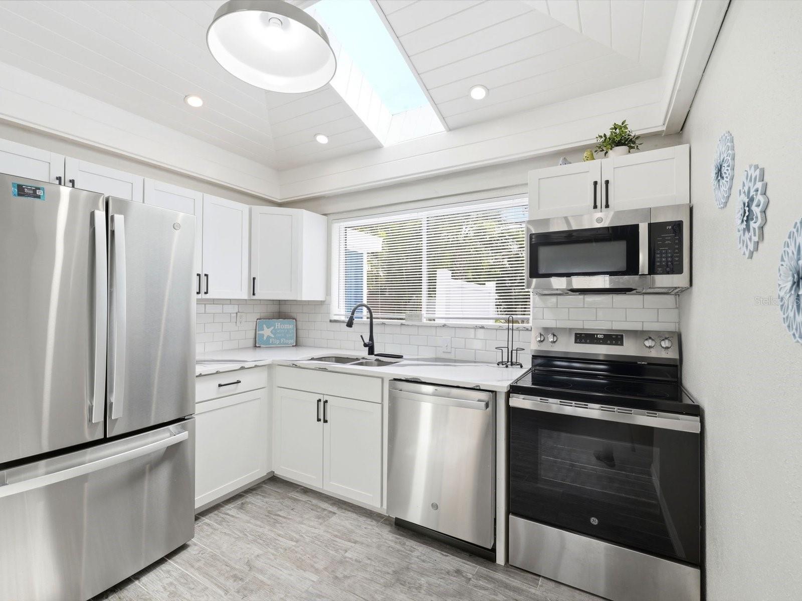 1207 1ST ST, INDIAN ROCKS BEACH, FL — photo 13