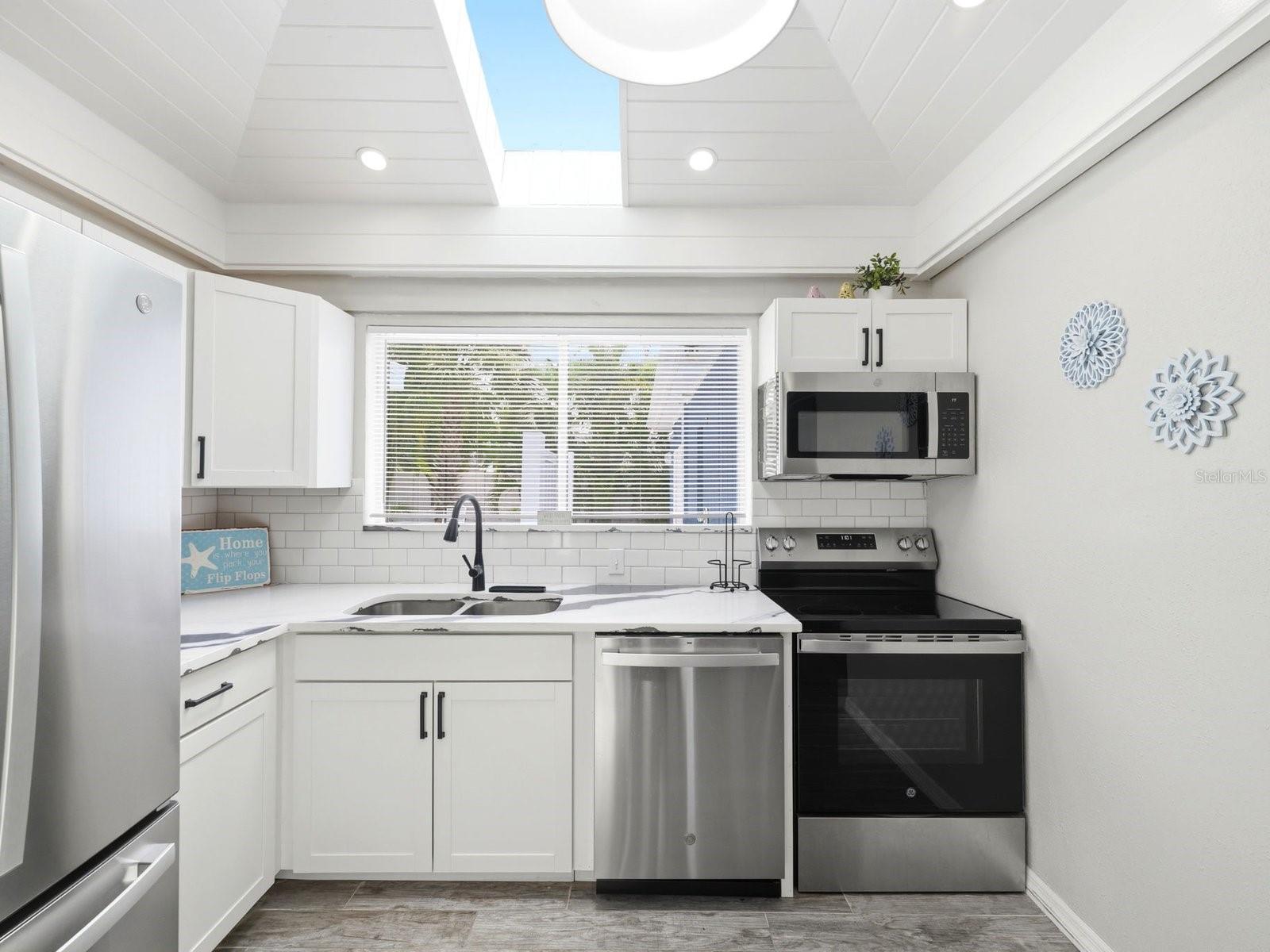 1207 1ST ST, INDIAN ROCKS BEACH, FL — photo 15
