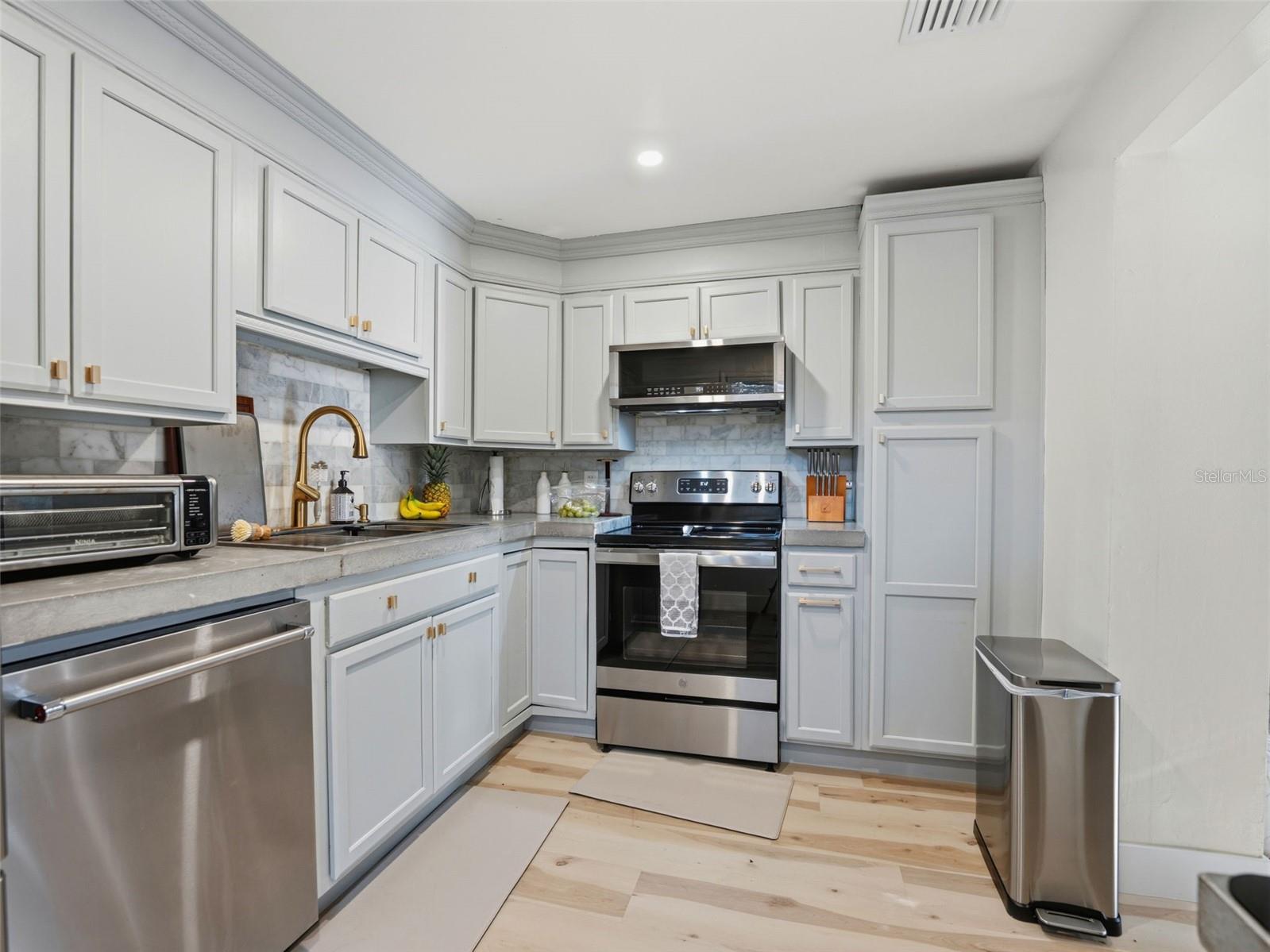 2607 W WYOMING AVE, TAMPA, FL — photo 8