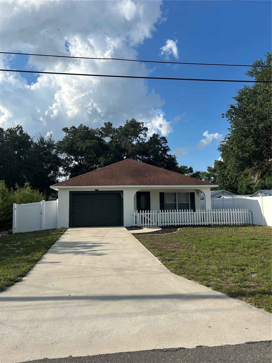 702 LEMON AVE, DUNDEE, FL