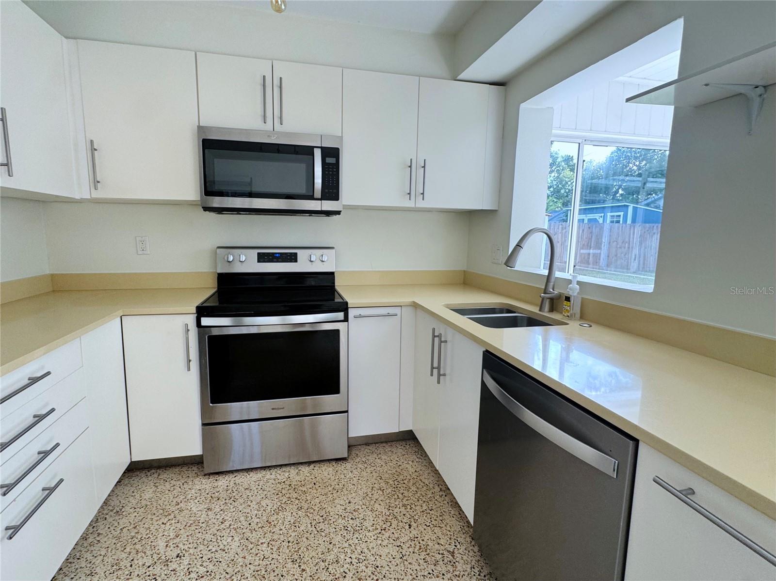 4722 STEVENS DR, SARASOTA, FL — photo 4