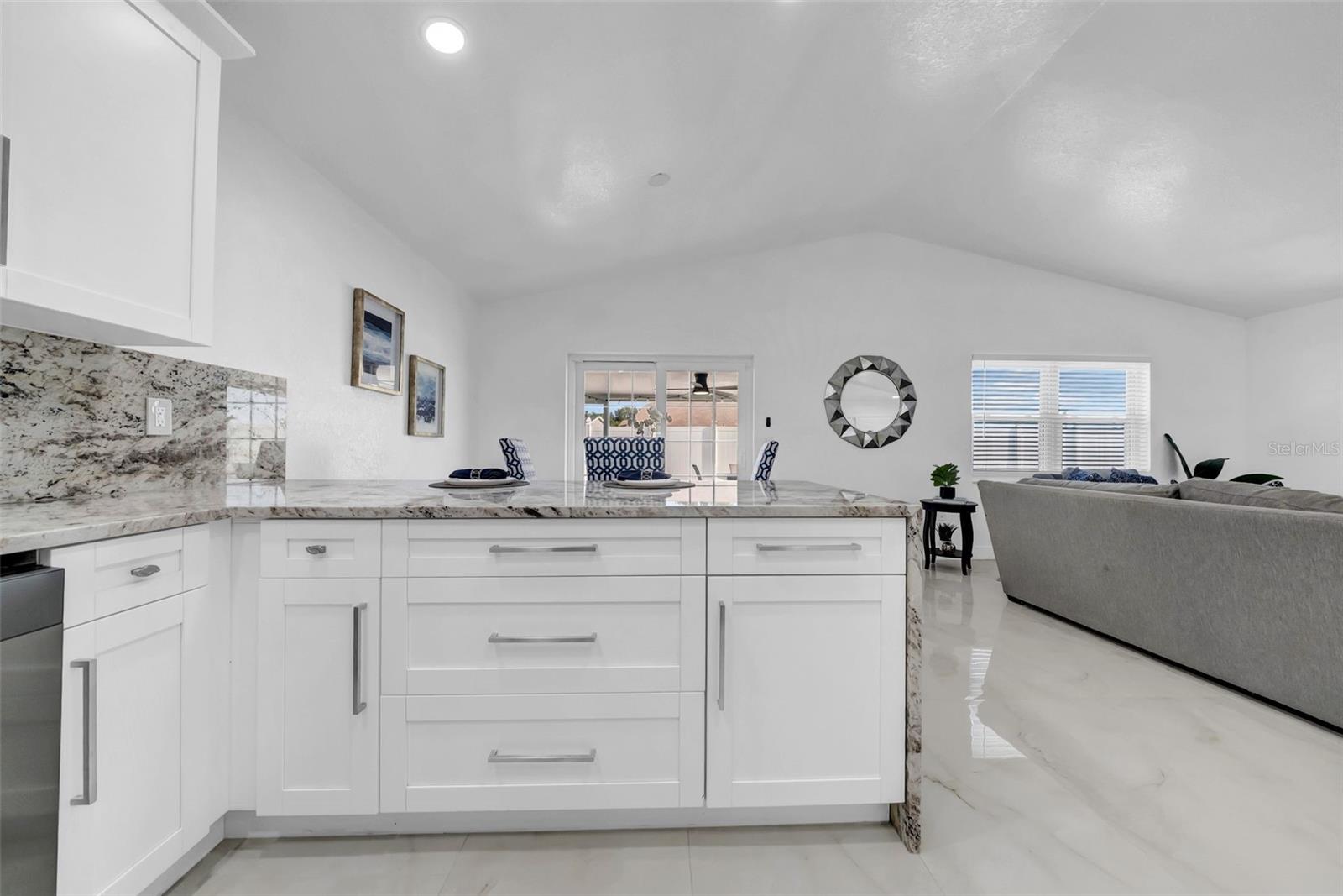 2020 58TH AVE S, ST PETERSBURG, FL — photo 9