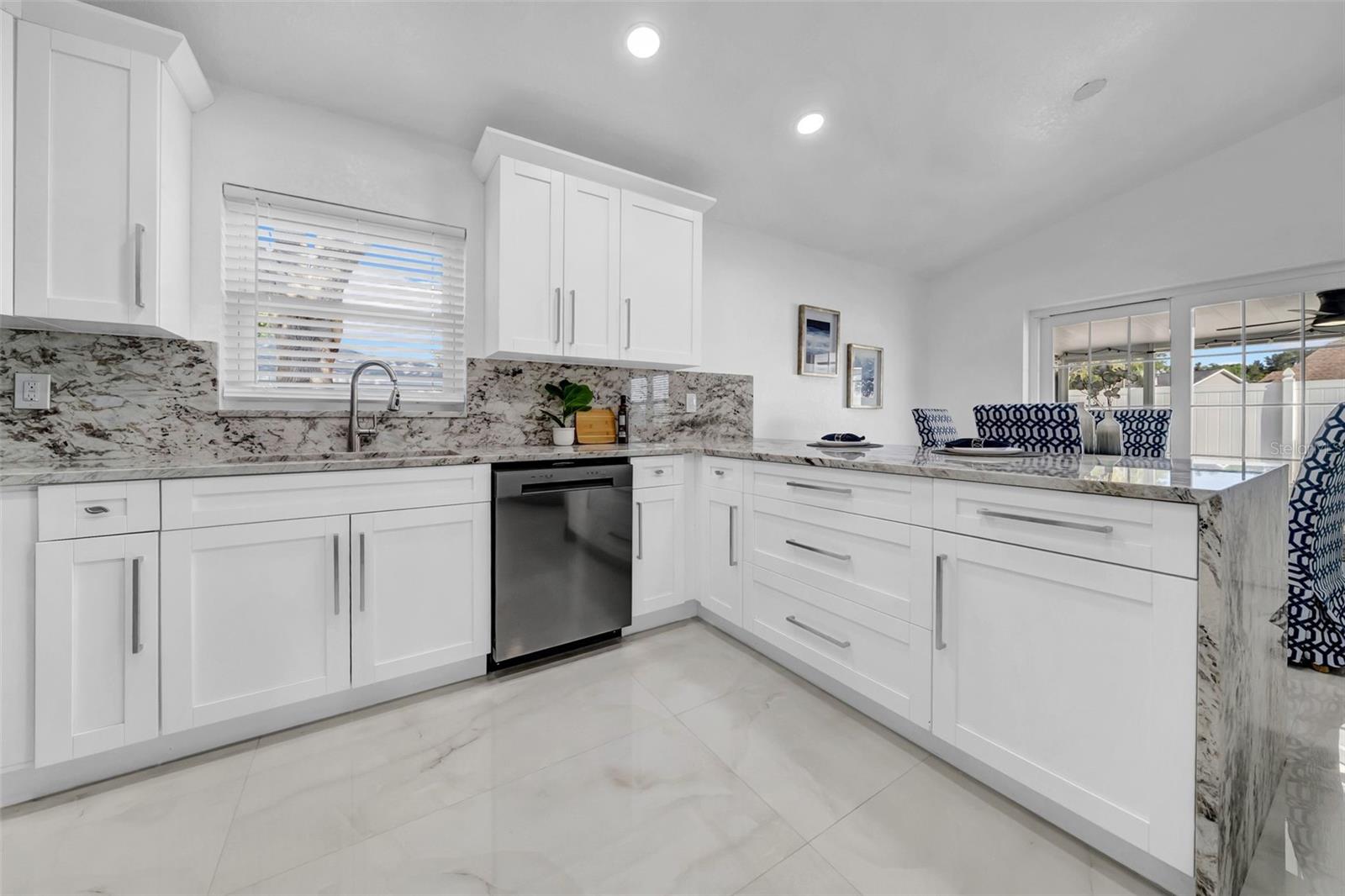 2020 58TH AVE S, ST PETERSBURG, FL — photo 10