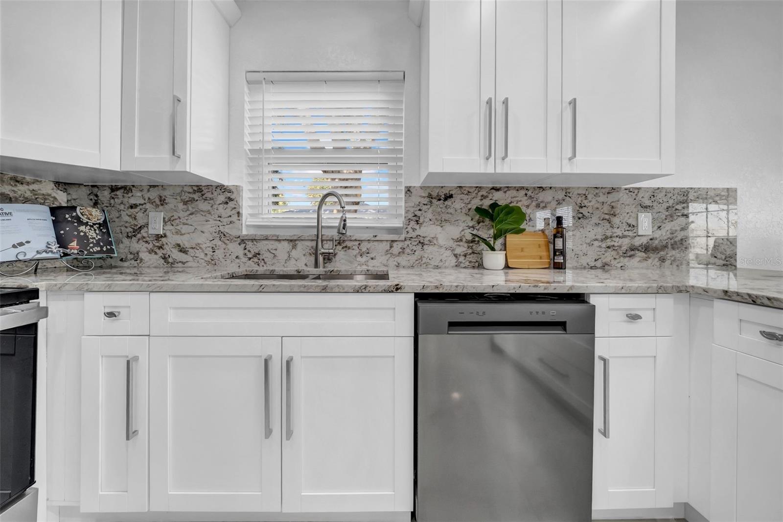 2020 58TH AVE S, ST PETERSBURG, FL — photo 11