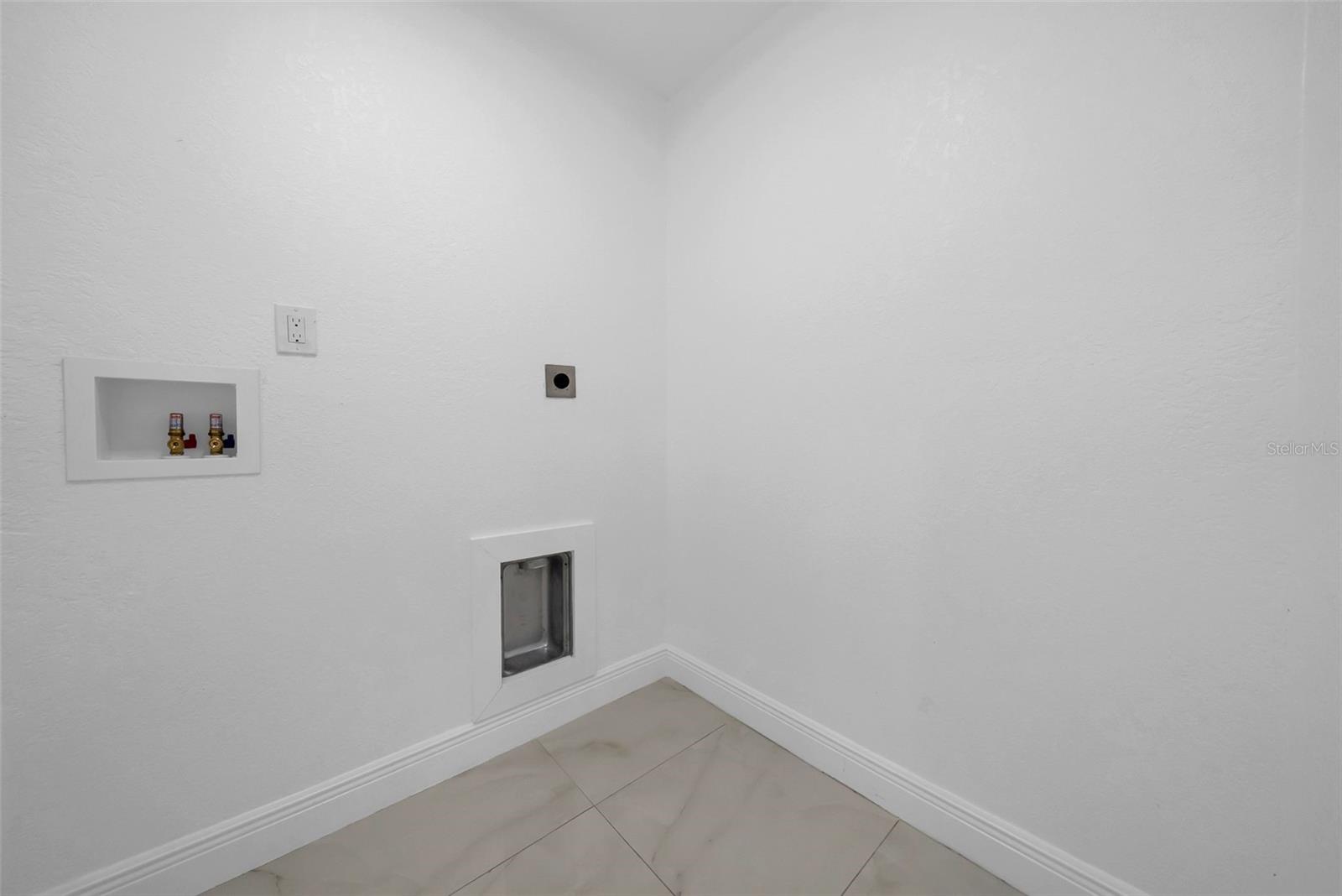 2020 58TH AVE S, ST PETERSBURG, FL — photo 29