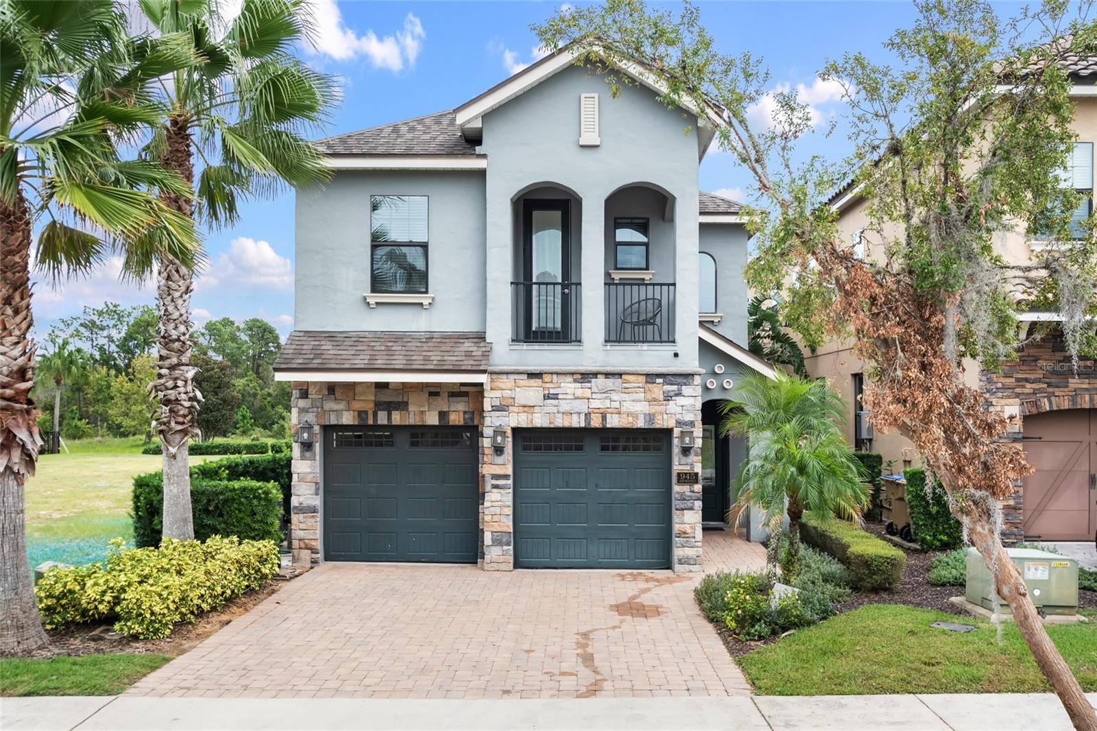 945 DESERT MOUNTAIN CT, REUNION, FL