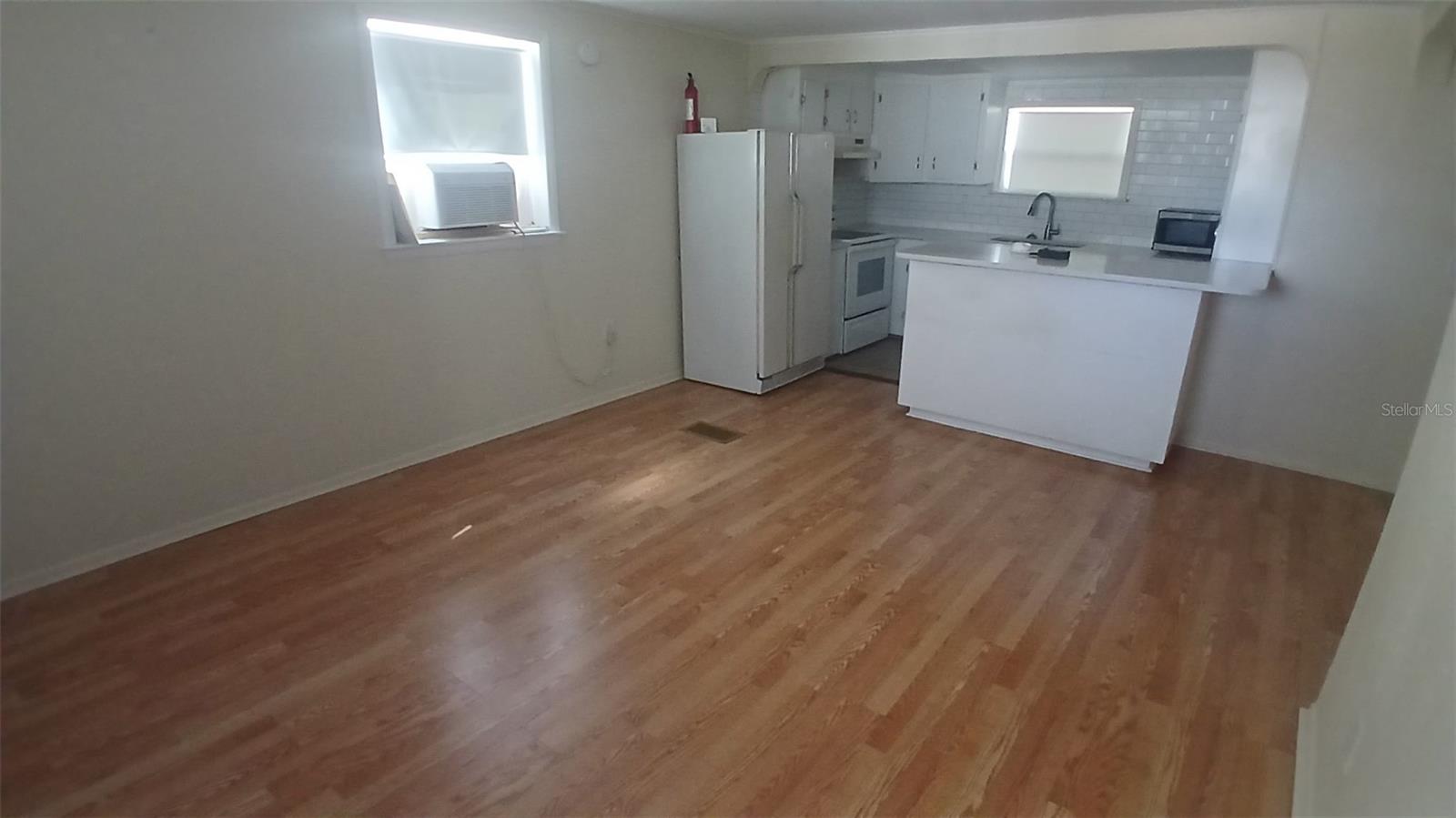 542 DIVISION ST, TARPON SPRINGS, FL — photo 3