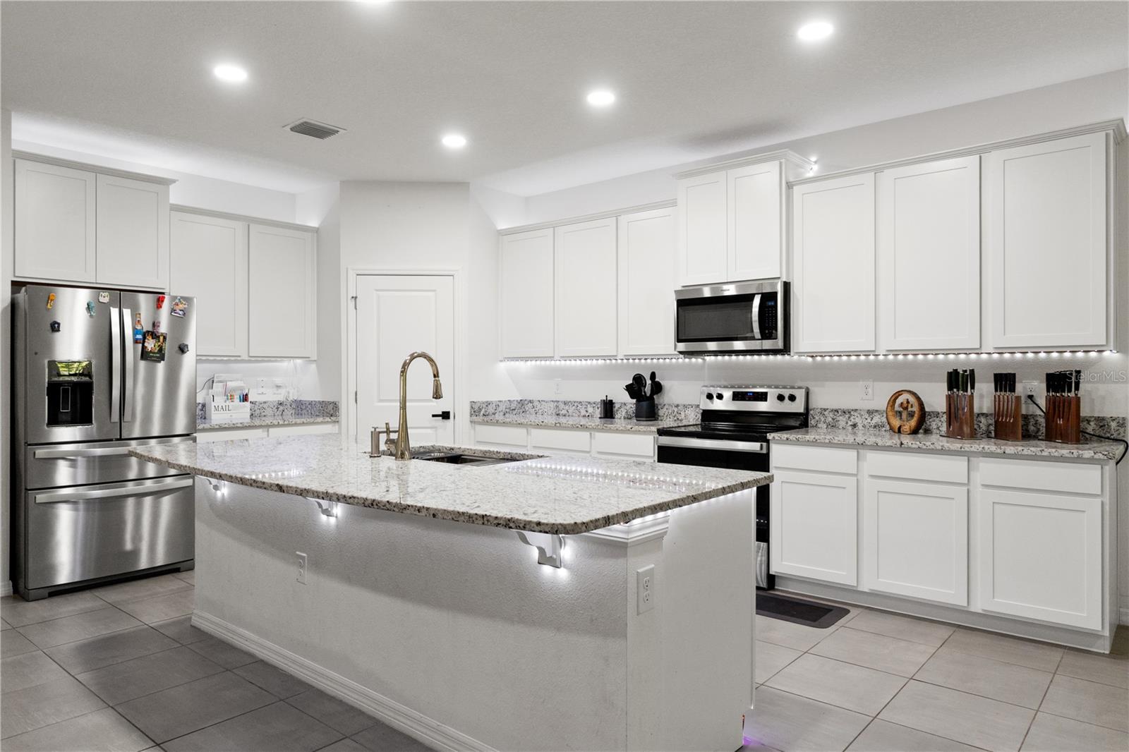 3763 AUTUMN AMBER DR, SPRING HILL, FL — photo 37