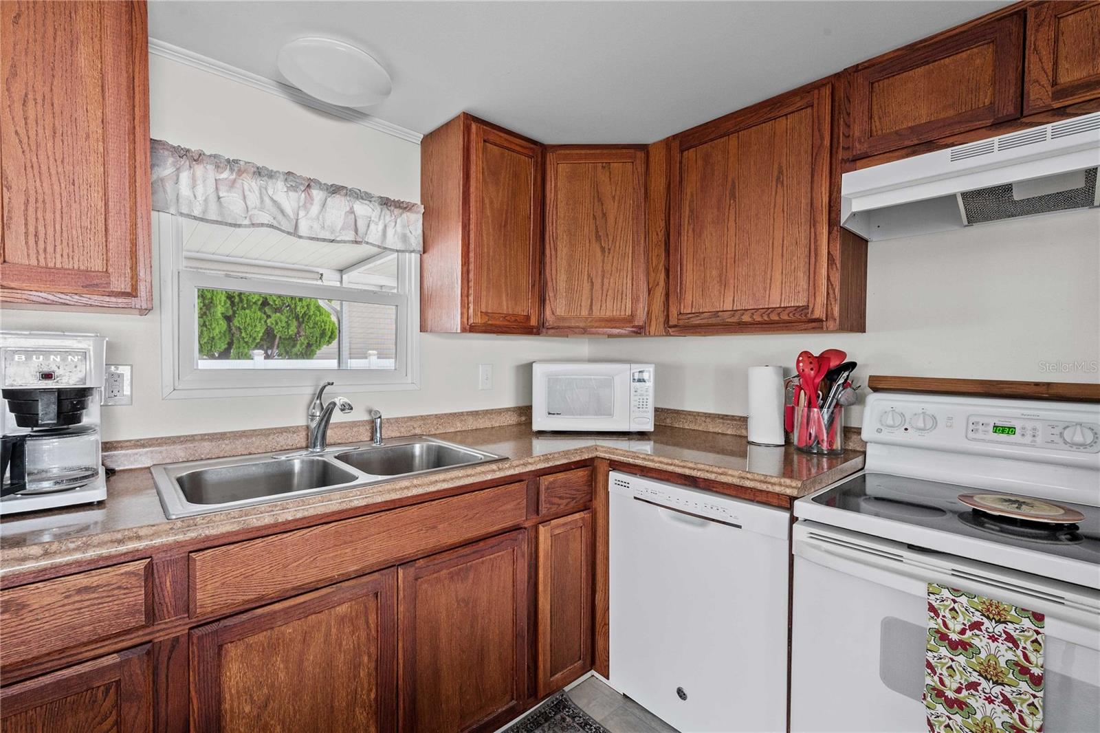37250 BEVERLY AVE, ZEPHYRHILLS, FL — photo 4