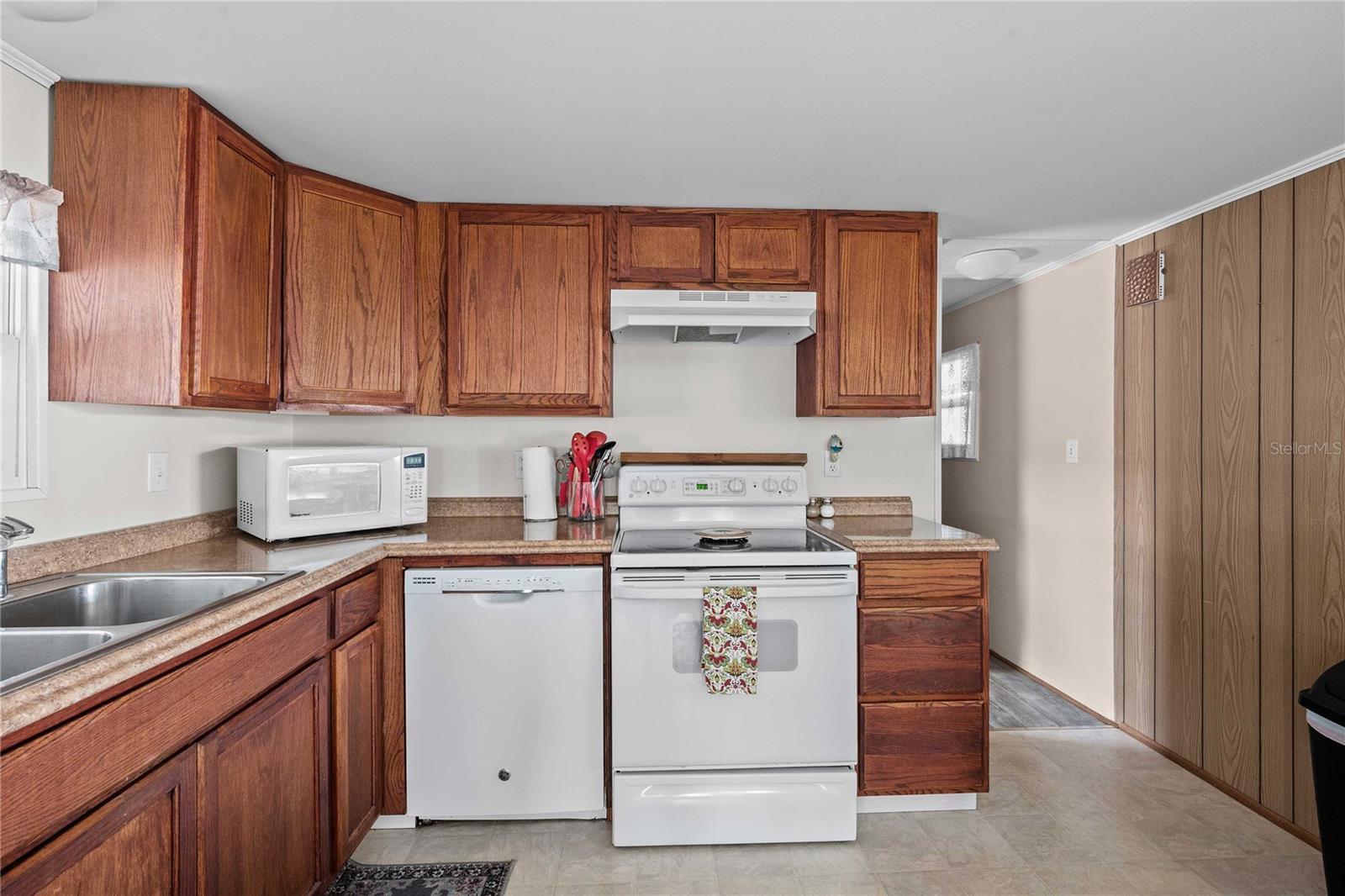 37250 BEVERLY AVE, ZEPHYRHILLS, FL — photo 5