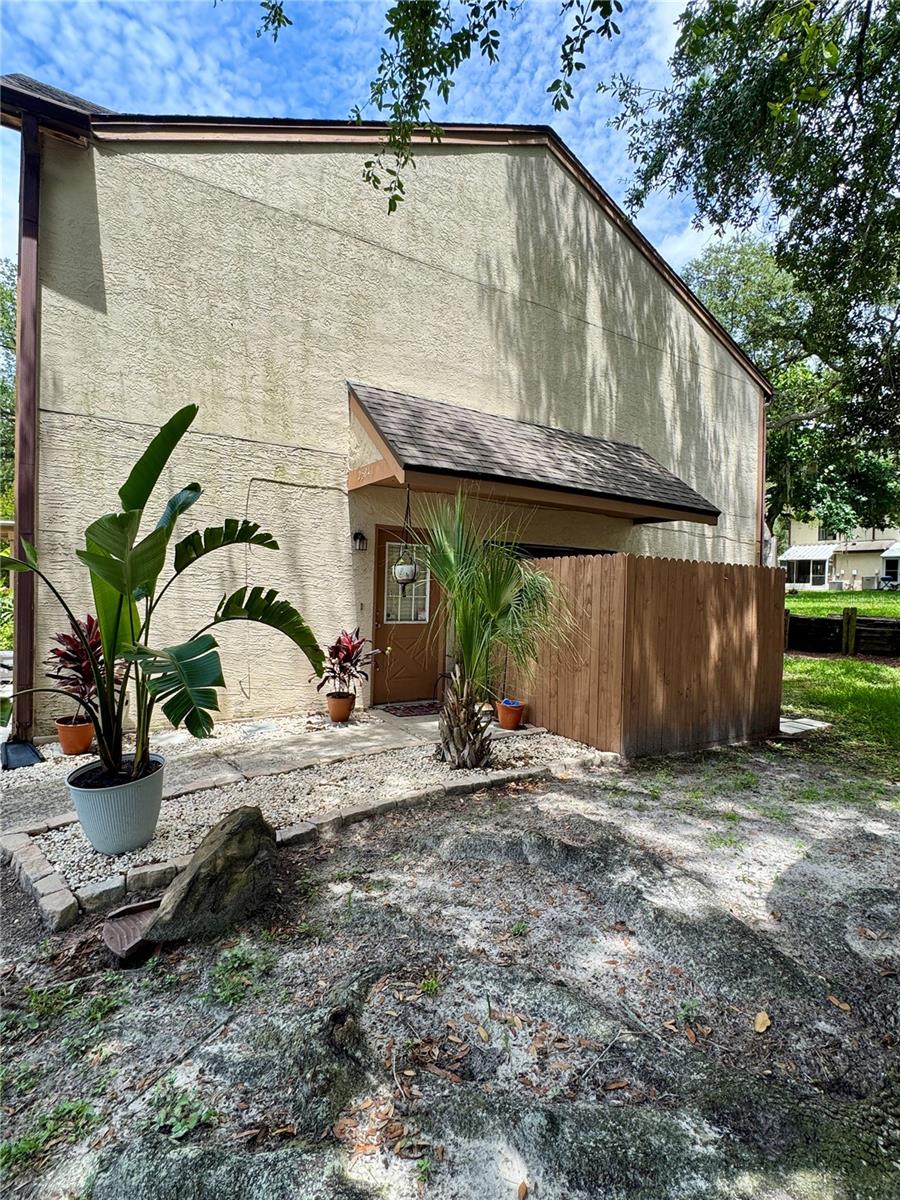 2504 BRIGADOON DR, CLEARWATER, FL — photo 2
