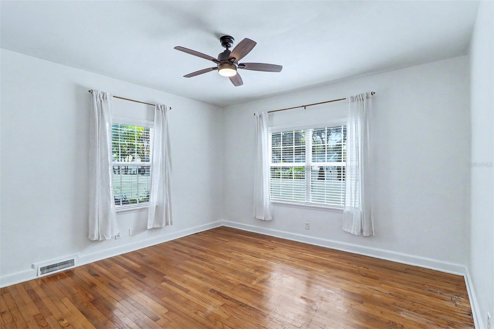 1127 22ND AVE N, ST PETERSBURG, FL — photo 14