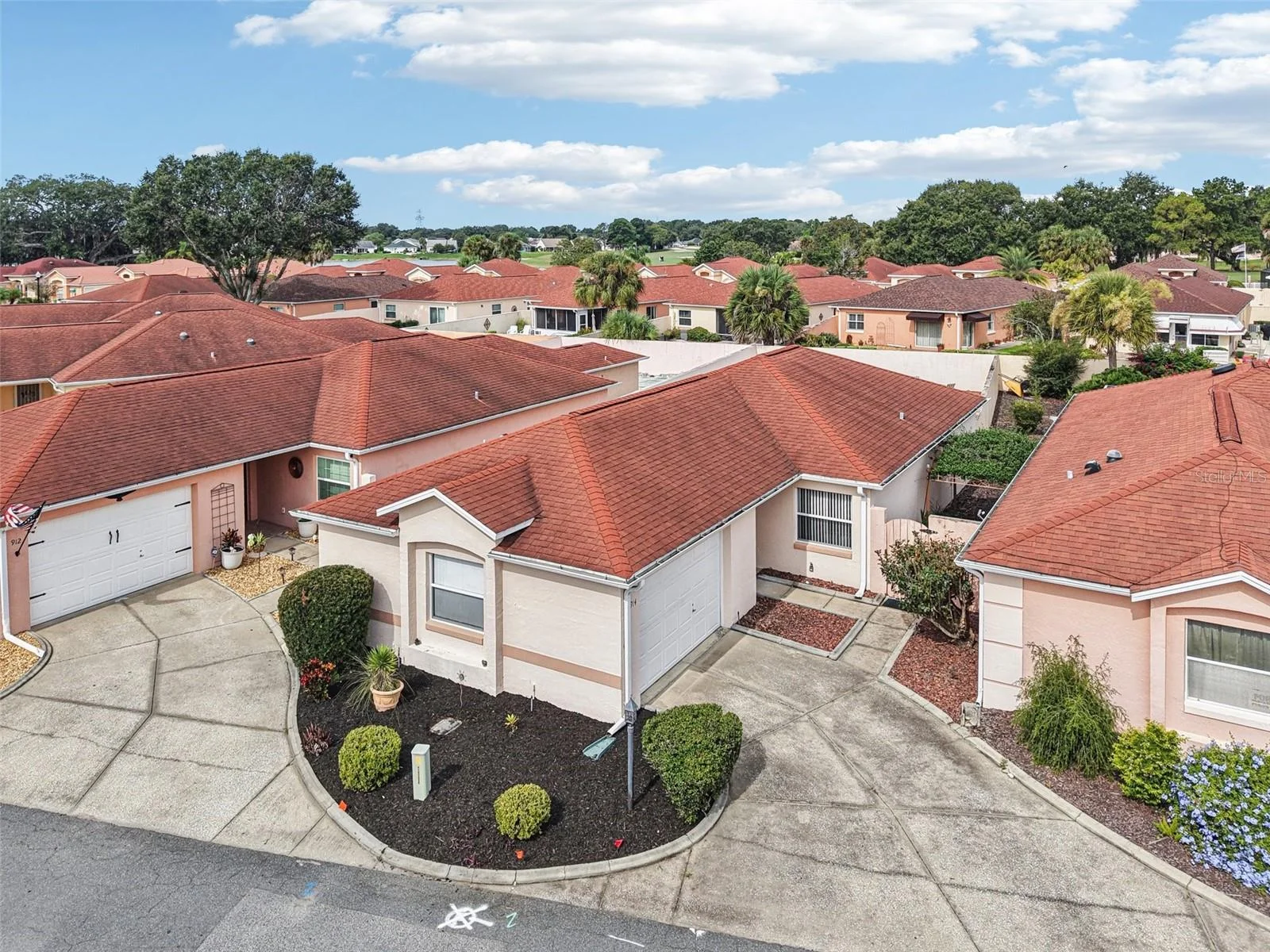 914 MENDOZA BLVD, LADY LAKE, FL — photo 1
