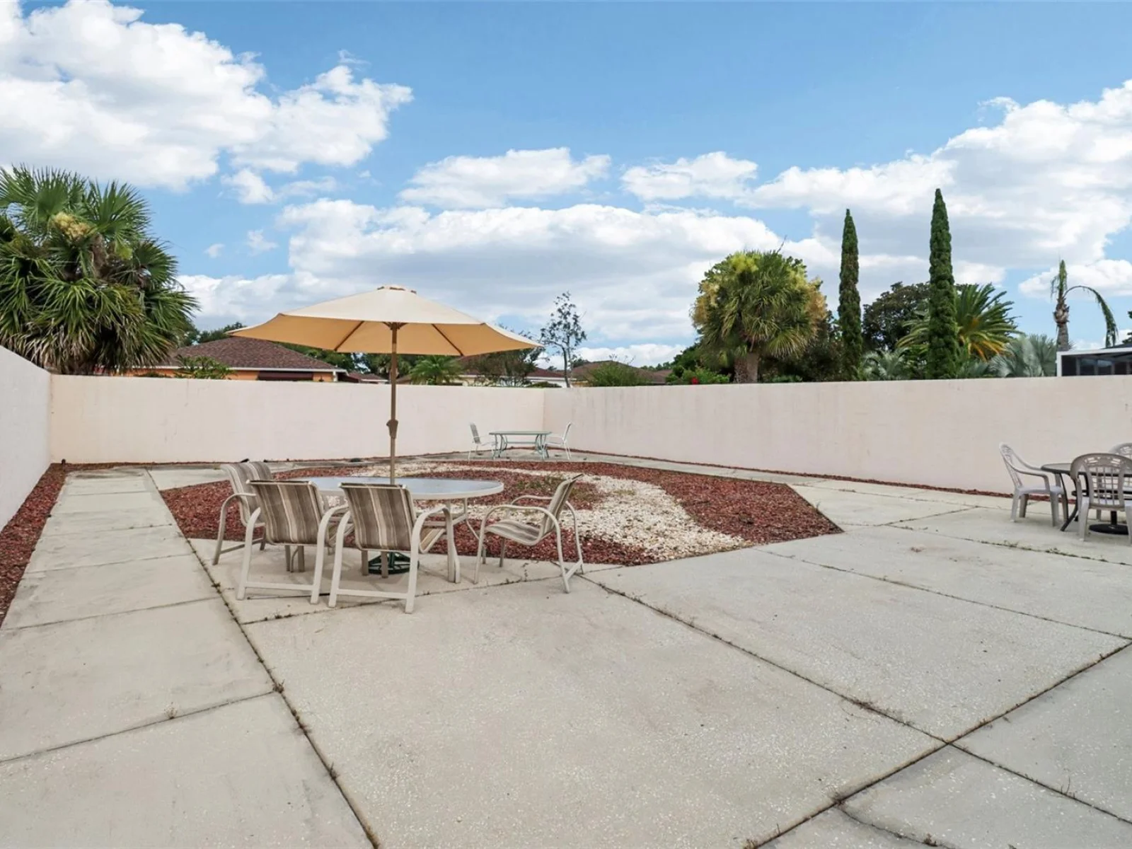 914 MENDOZA BLVD, LADY LAKE, FL — photo 23
