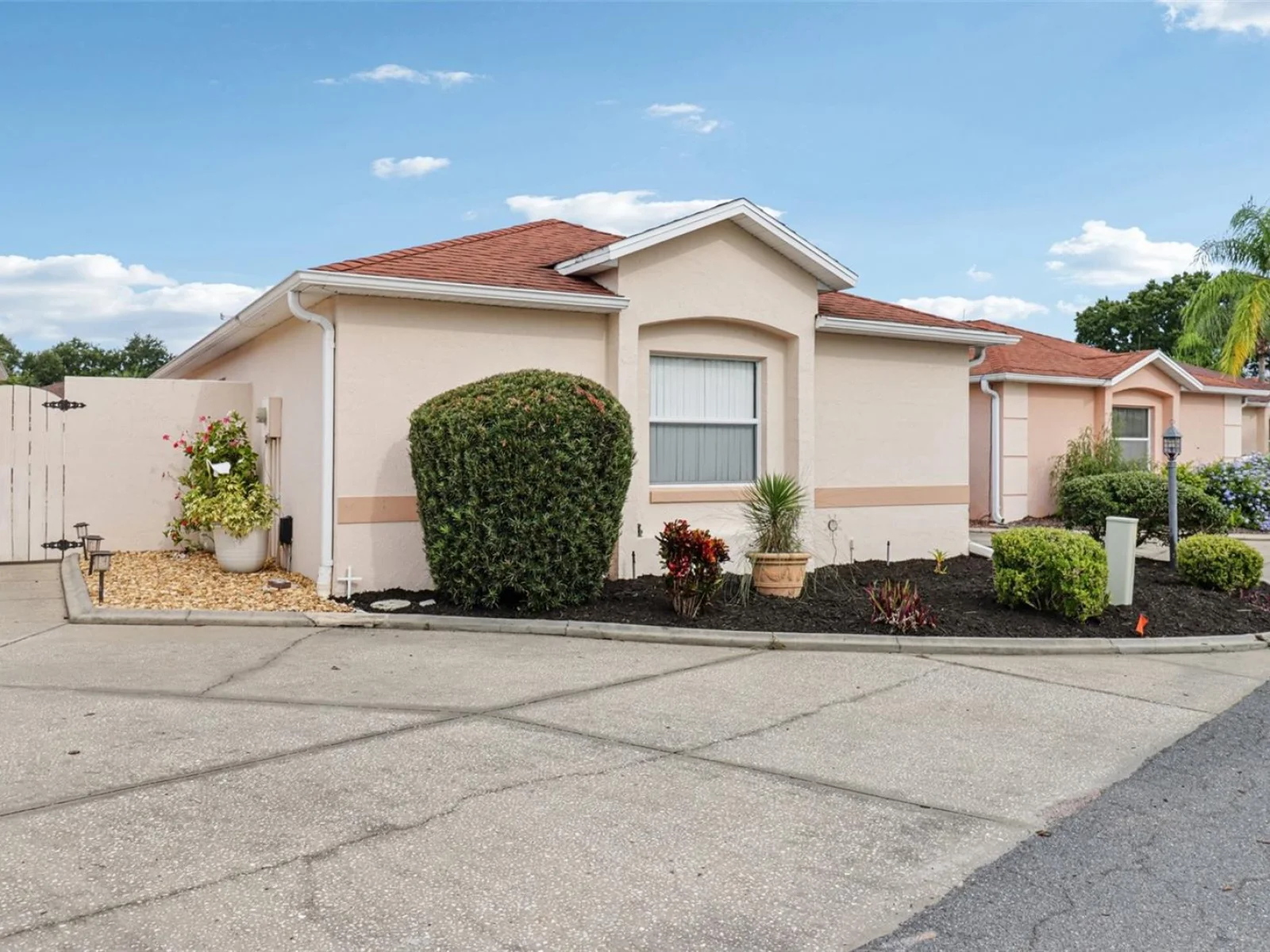 914 MENDOZA BLVD, LADY LAKE, FL — photo 27