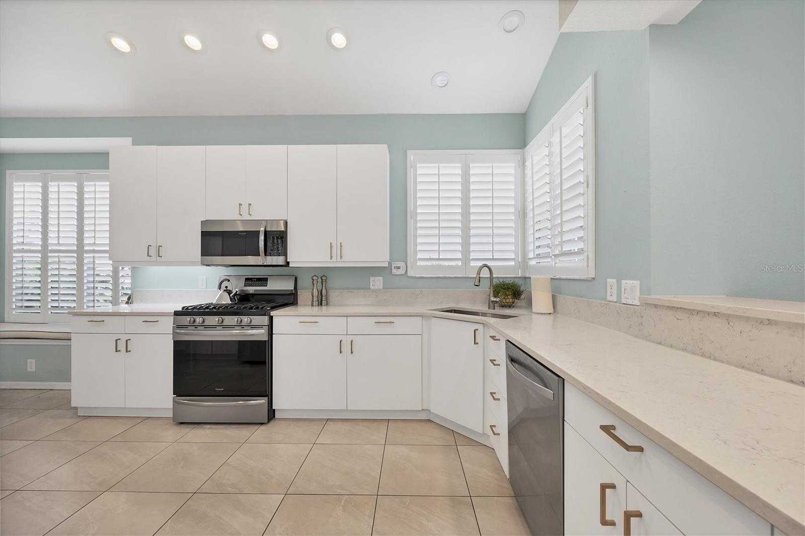 7916 HAMPTON CT, UNIVERSITY PARK, FL — photo 12