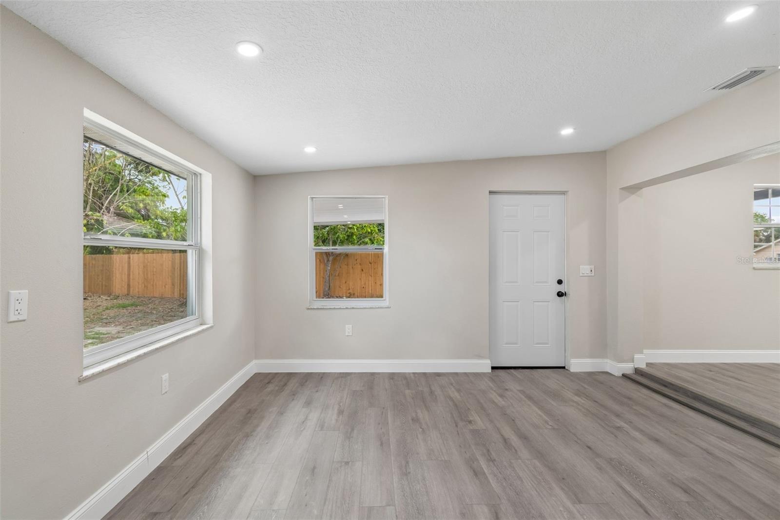 6532 S WEST SHORE CIR, TAMPA, FL — photo 9