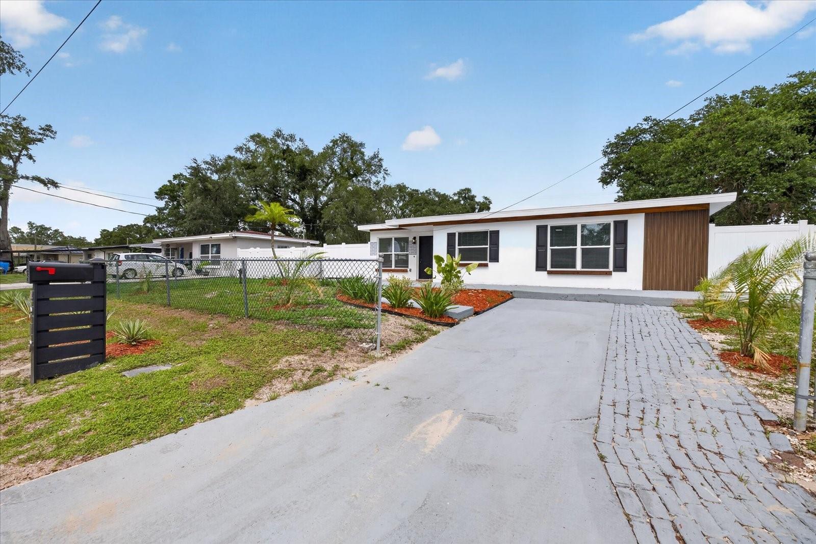 4019 MCLANE DR, TAMPA, FL — photo 2