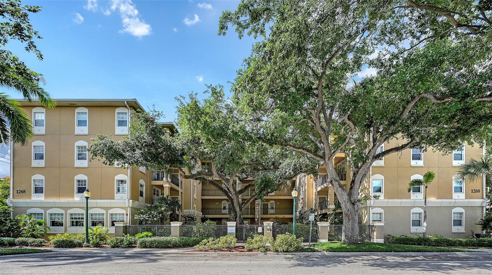 1268 11TH ST #2404, SARASOTA, FL — photo 2