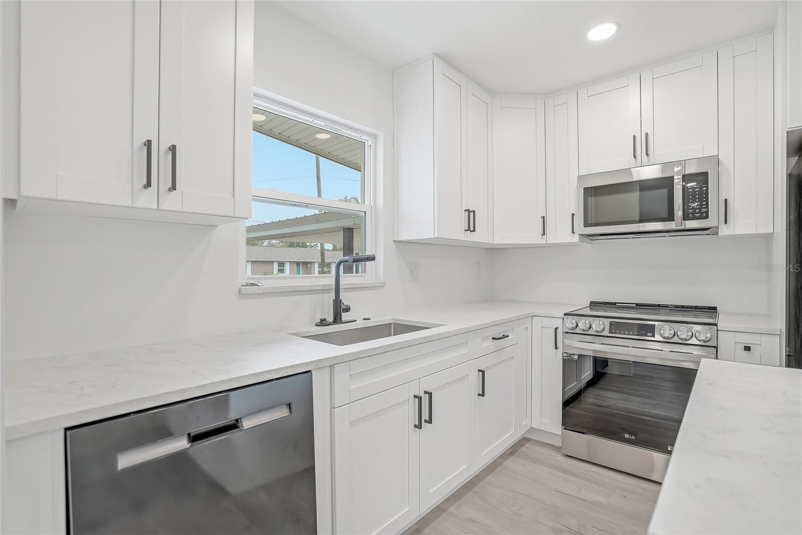 529 FIREFLY LN, APOLLO BEACH, FL — photo 8