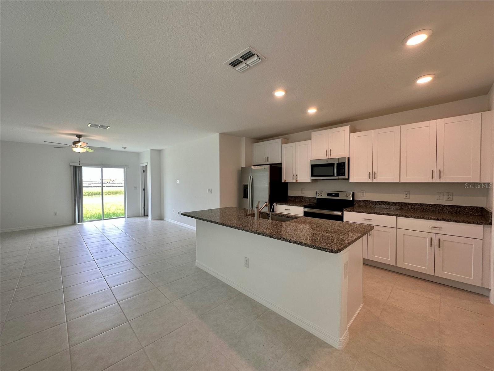 11131 RADIANT SHORE LOOP, SAN ANTONIO, FL — photo 4
