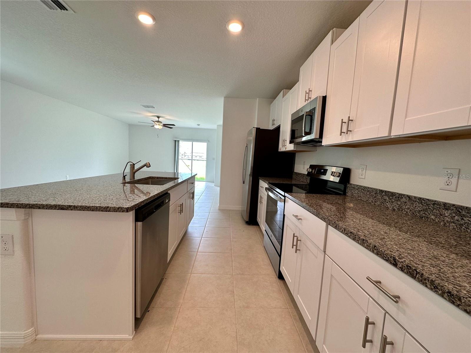 11131 RADIANT SHORE LOOP, SAN ANTONIO, FL — photo 8