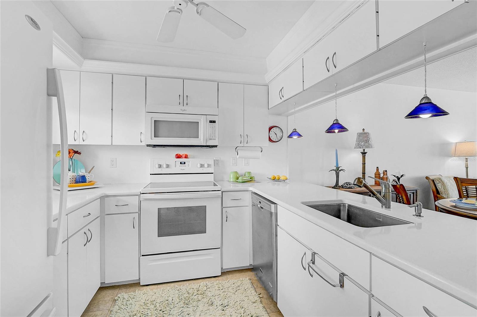 845 BENJAMIN FRANKLIN DR #402, SARASOTA, FL — photo 4