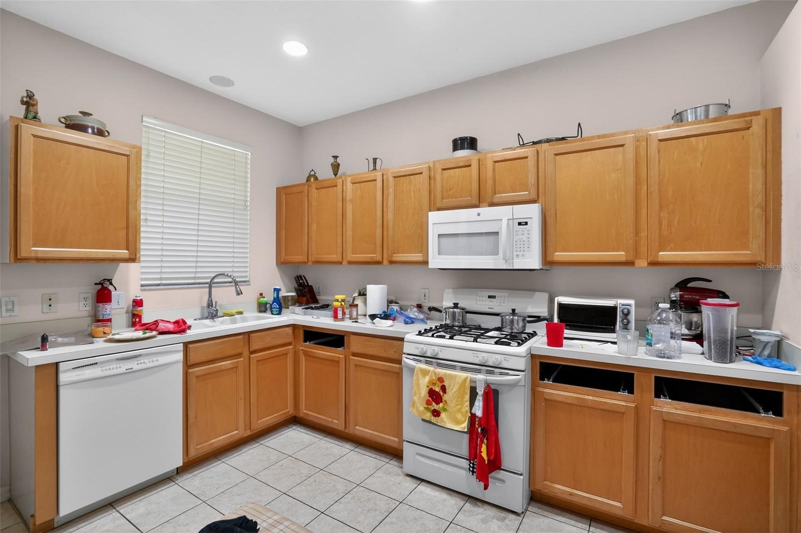 11226 PRIMROSE CIR, BRADENTON, FL — photo 23