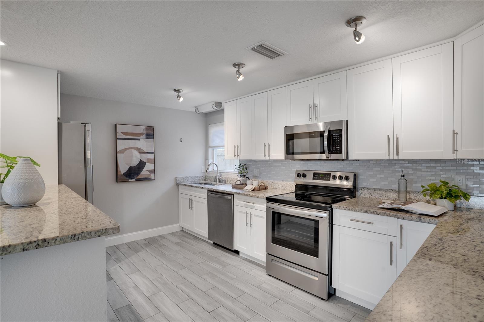 7991 24TH AVE N AVE N, ST PETERSBURG, FL — photo 11