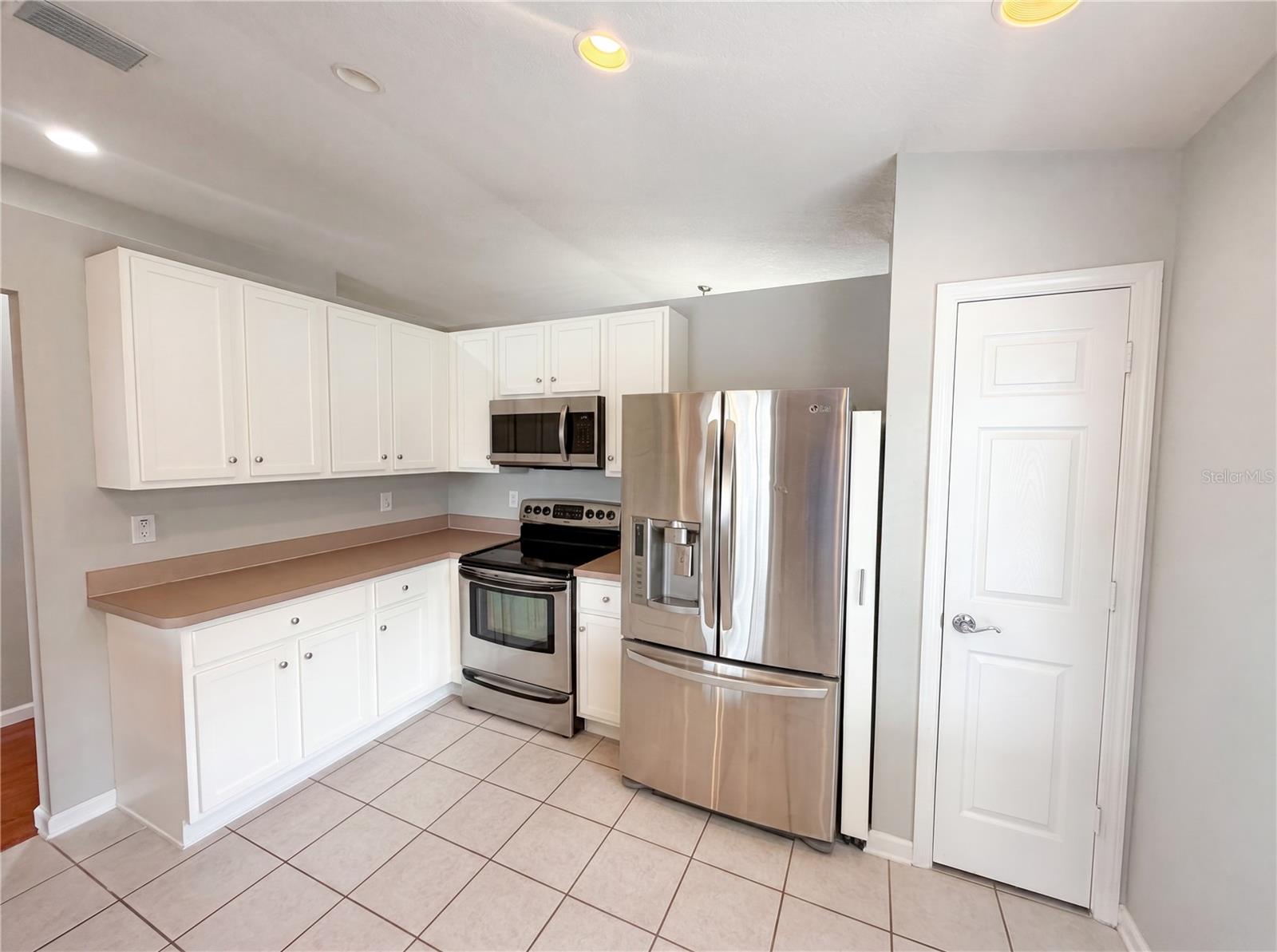 575 SEA HOLLY DR, BROOKSVILLE, FL — photo 2
