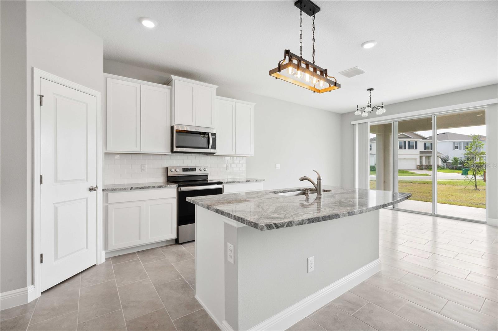 2560 WARREN ACRES BLVD, WESLEY CHAPEL, FL — photo 3