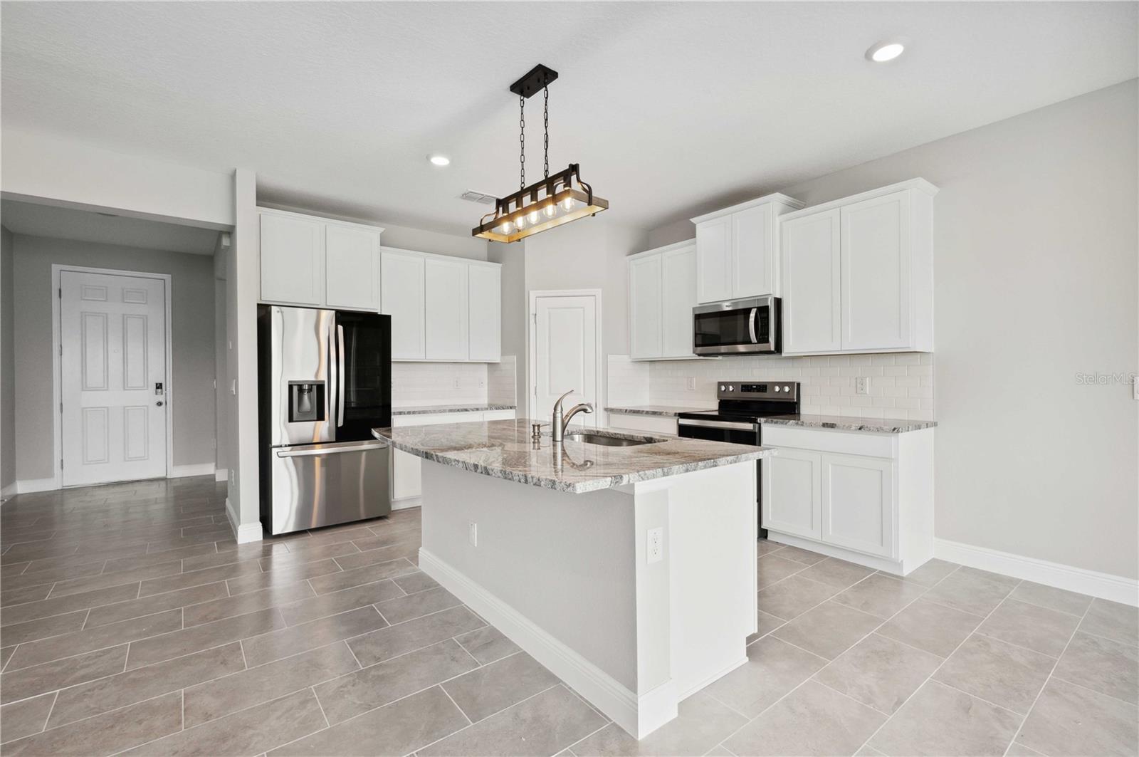 2560 WARREN ACRES BLVD, WESLEY CHAPEL, FL — photo 8