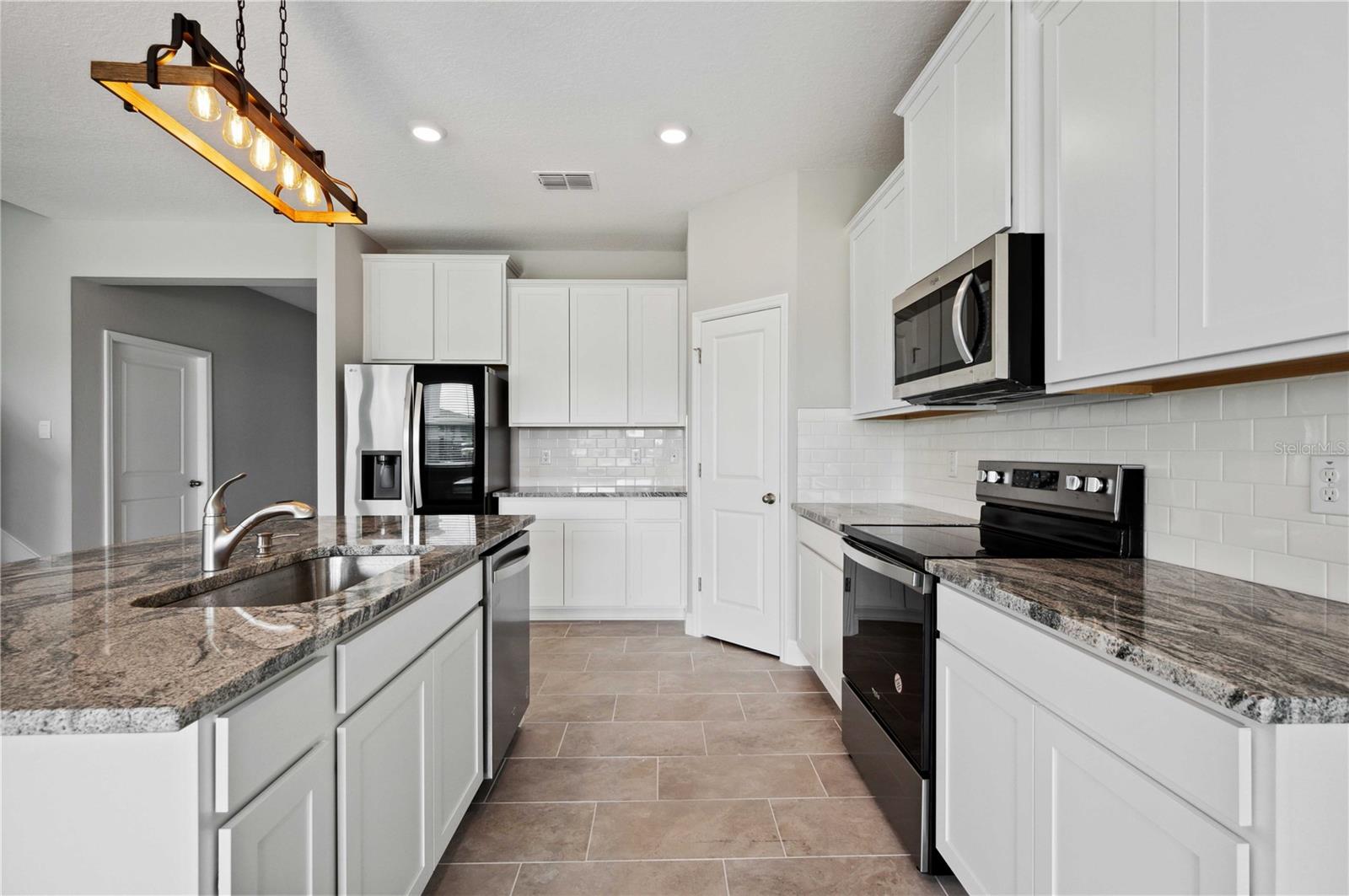 2560 WARREN ACRES BLVD, WESLEY CHAPEL, FL — photo 9