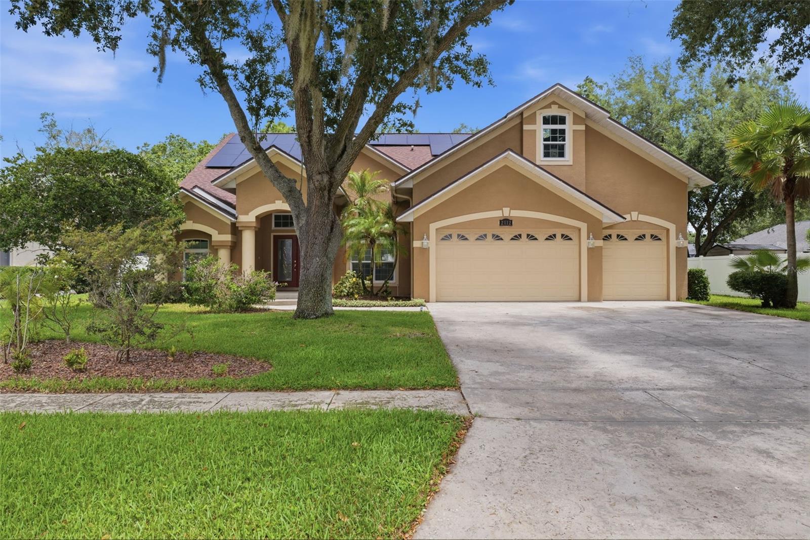 2112 HERITAGE CREST DR, VALRICO, FL — photo 2