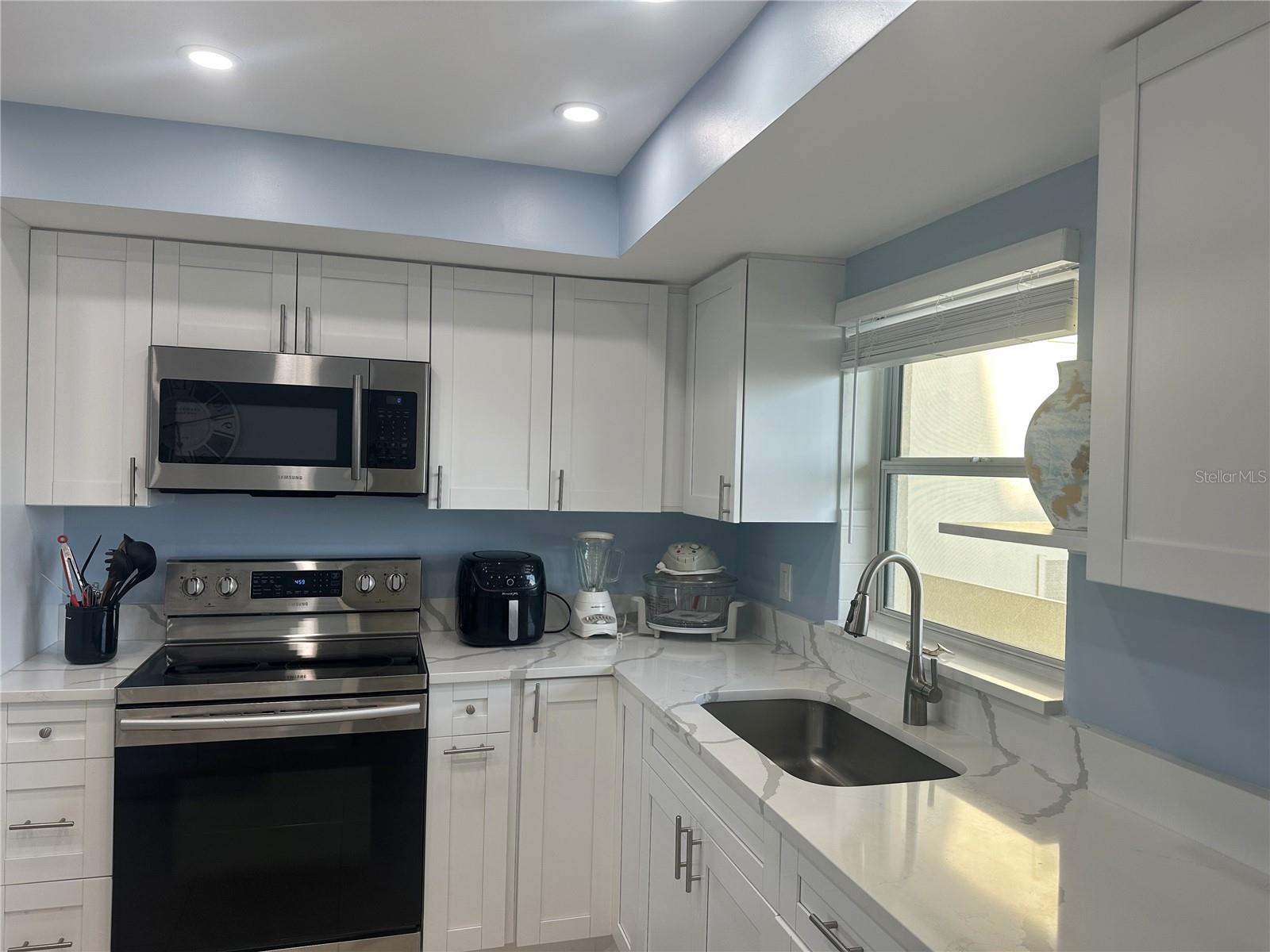 4725 COVE CIR #804, ST PETERSBURG, FL — photo 2
