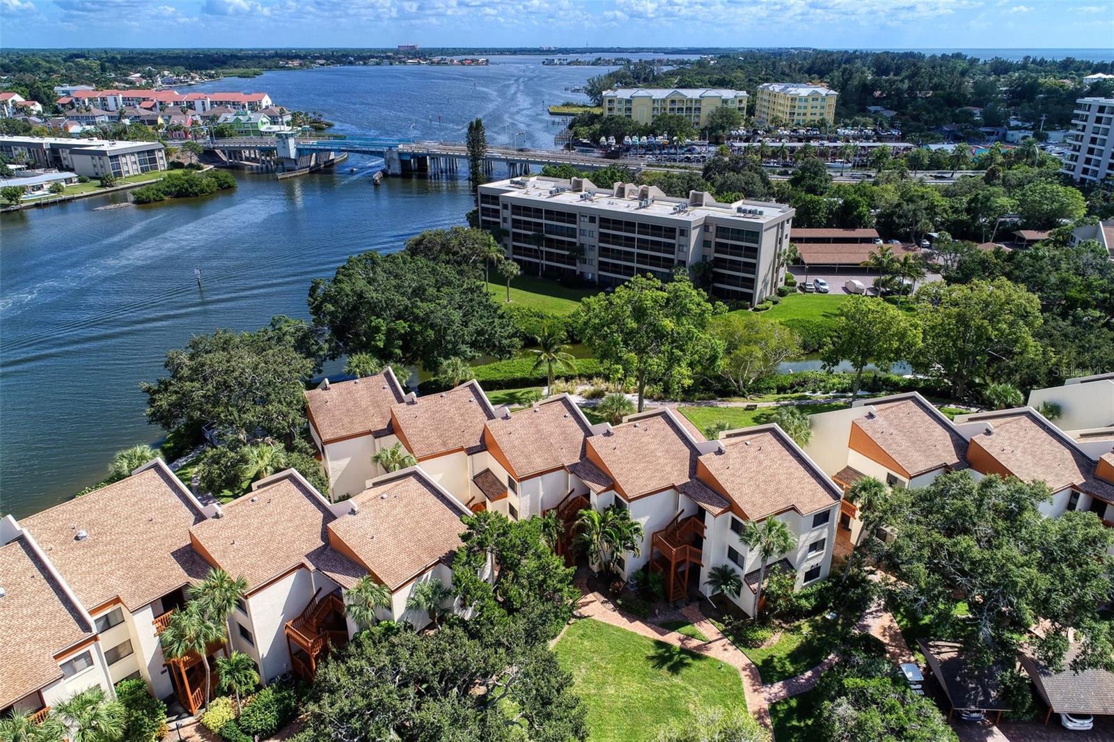 1800 COVE II PL #213, SARASOTA, FL — photo 2