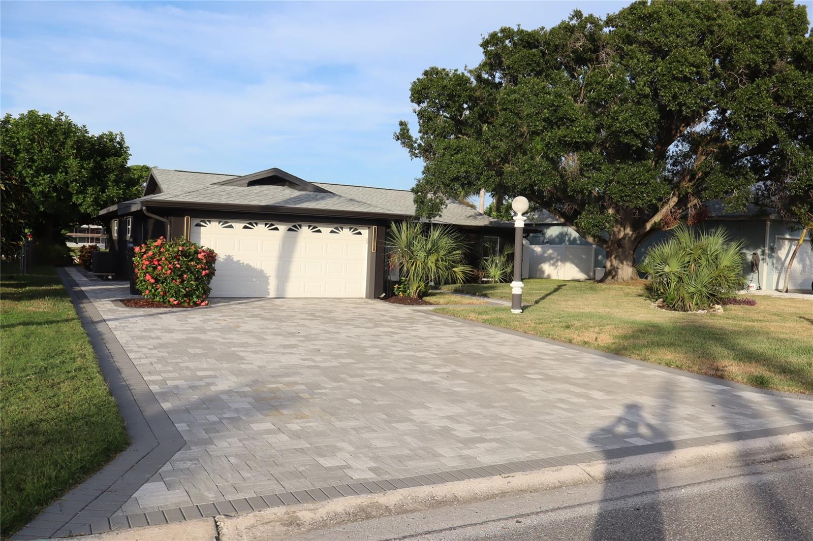 1019 SPINDLE PALM WAY, APOLLO BEACH, FL — photo 2