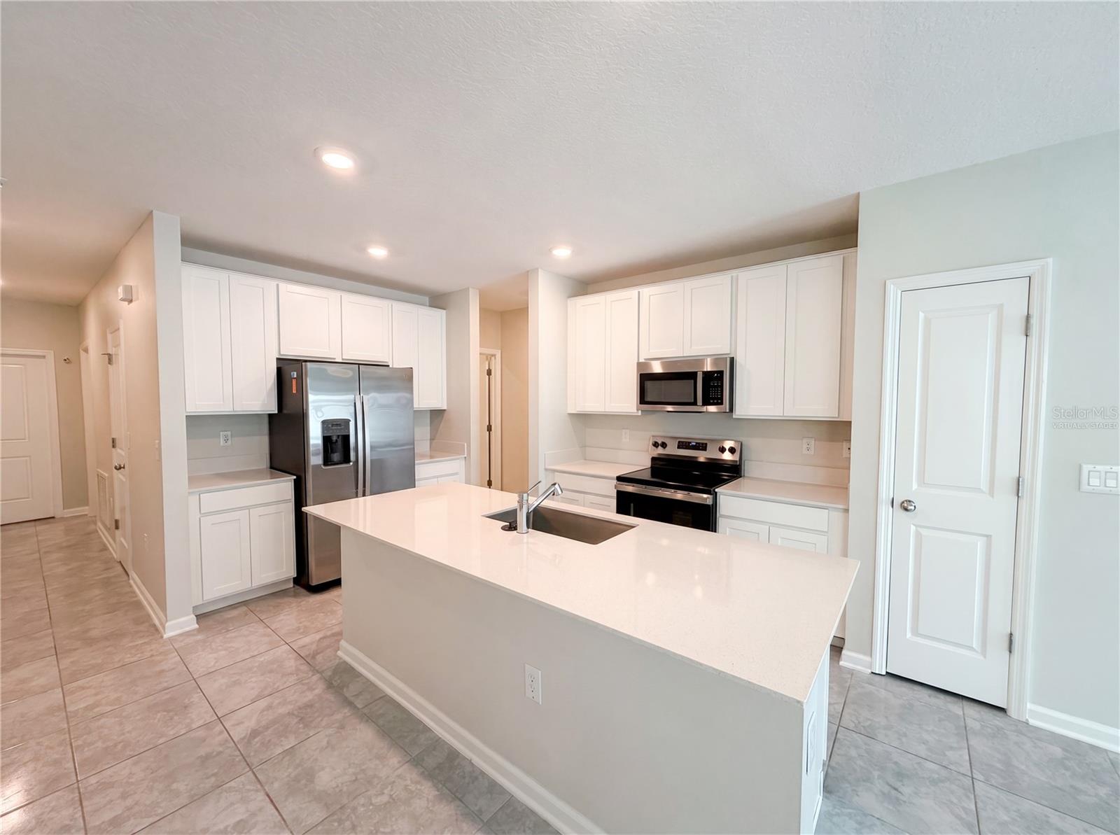 2307 BURNEY FALLS LN, DAVENPORT, FL — photo 2