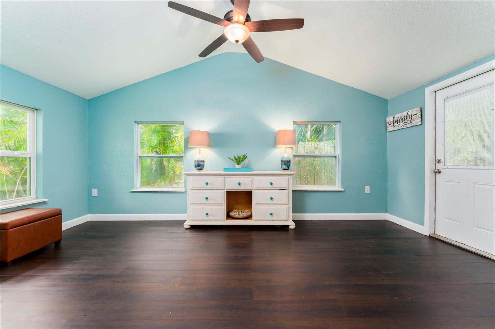 130 41ST AVE NE, ST PETERSBURG, FL — photo 6