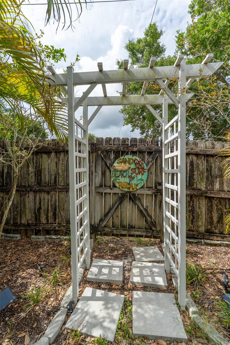 130 41ST AVE NE, ST PETERSBURG, FL — photo 28
