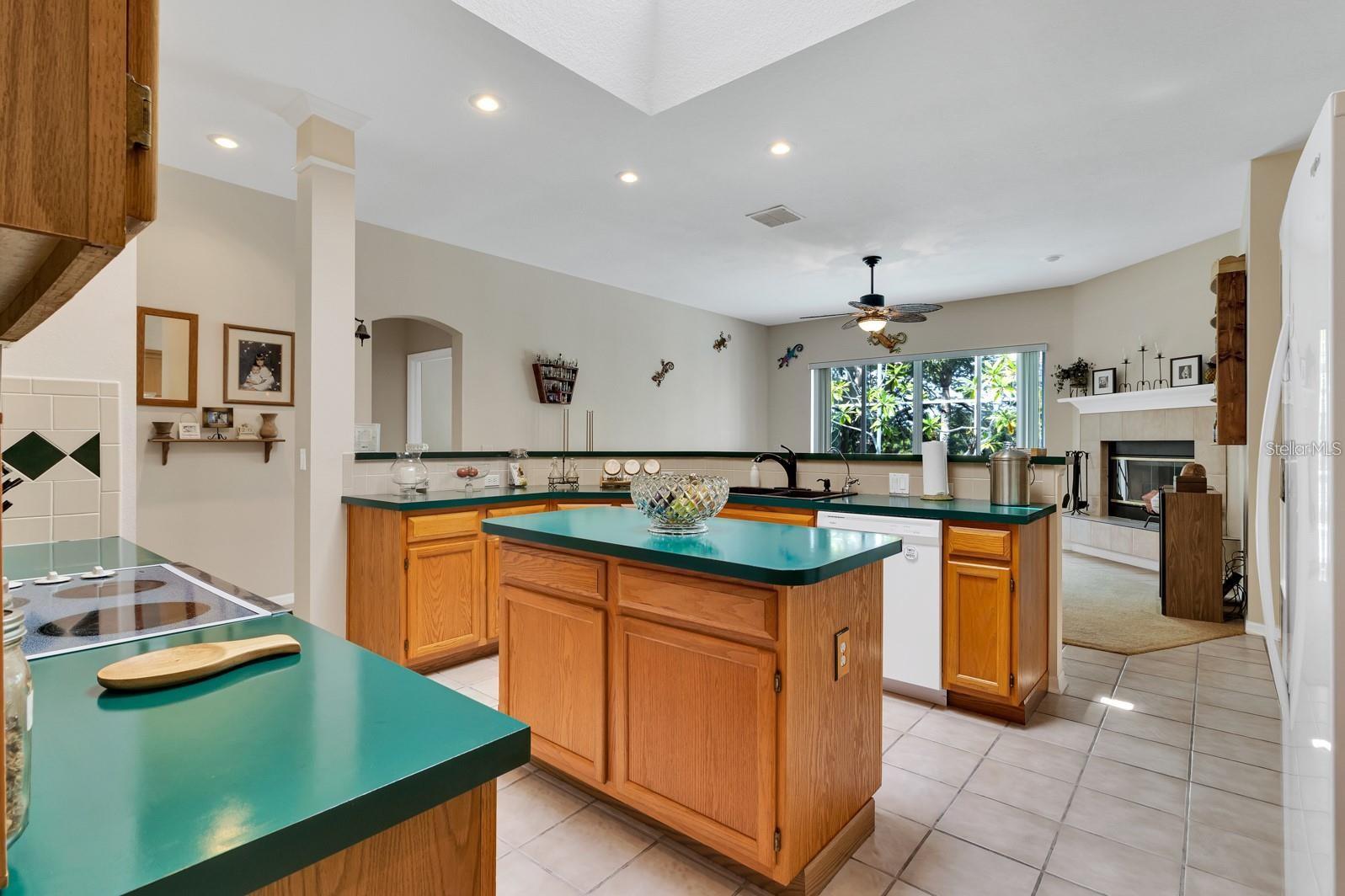 13903 BLUEWATER CIR, ORLANDO, FL — photo 30