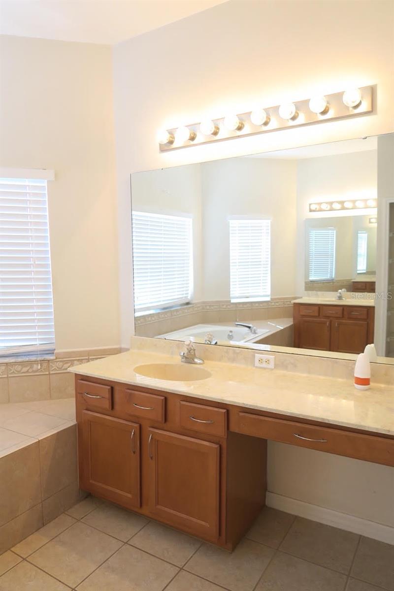 2906 SWEETSPIRE CIR, KISSIMMEE, FL — photo 14